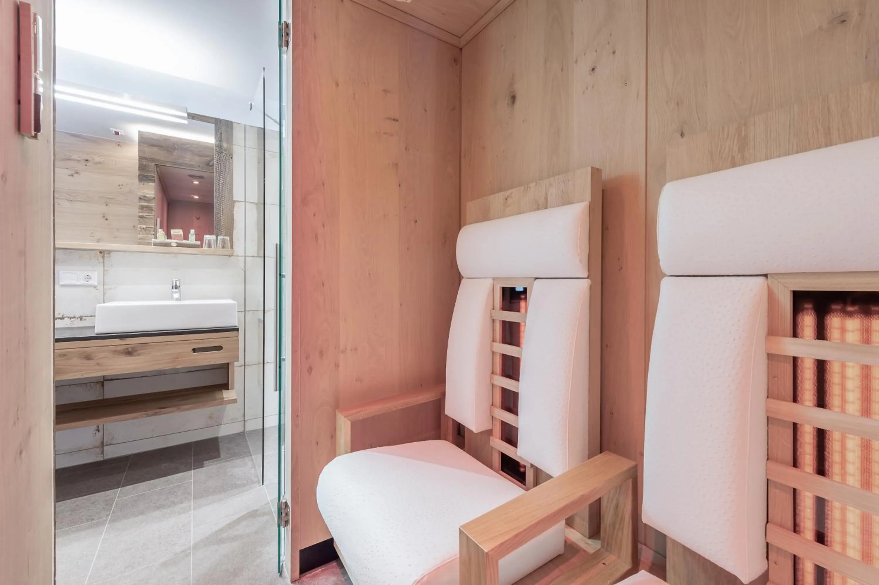 Bathroom in Mondschein Hotel & Chalet