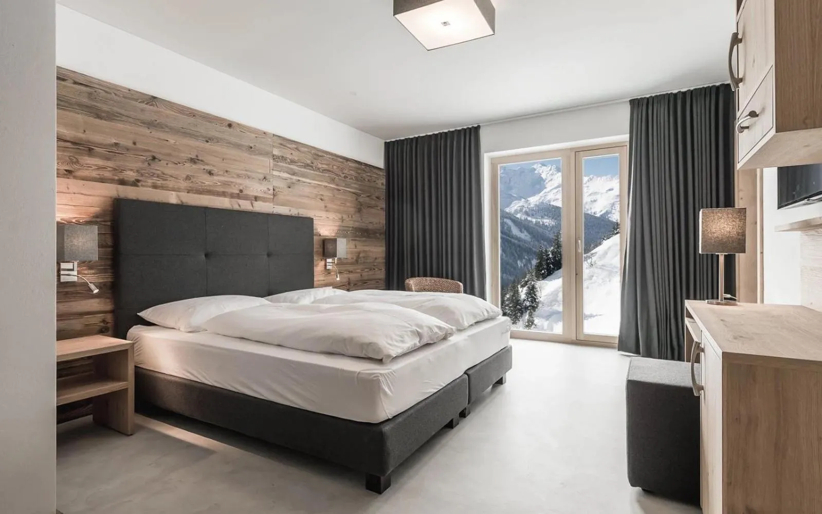 Bedroom, Bed in Mondschein Hotel & Chalet