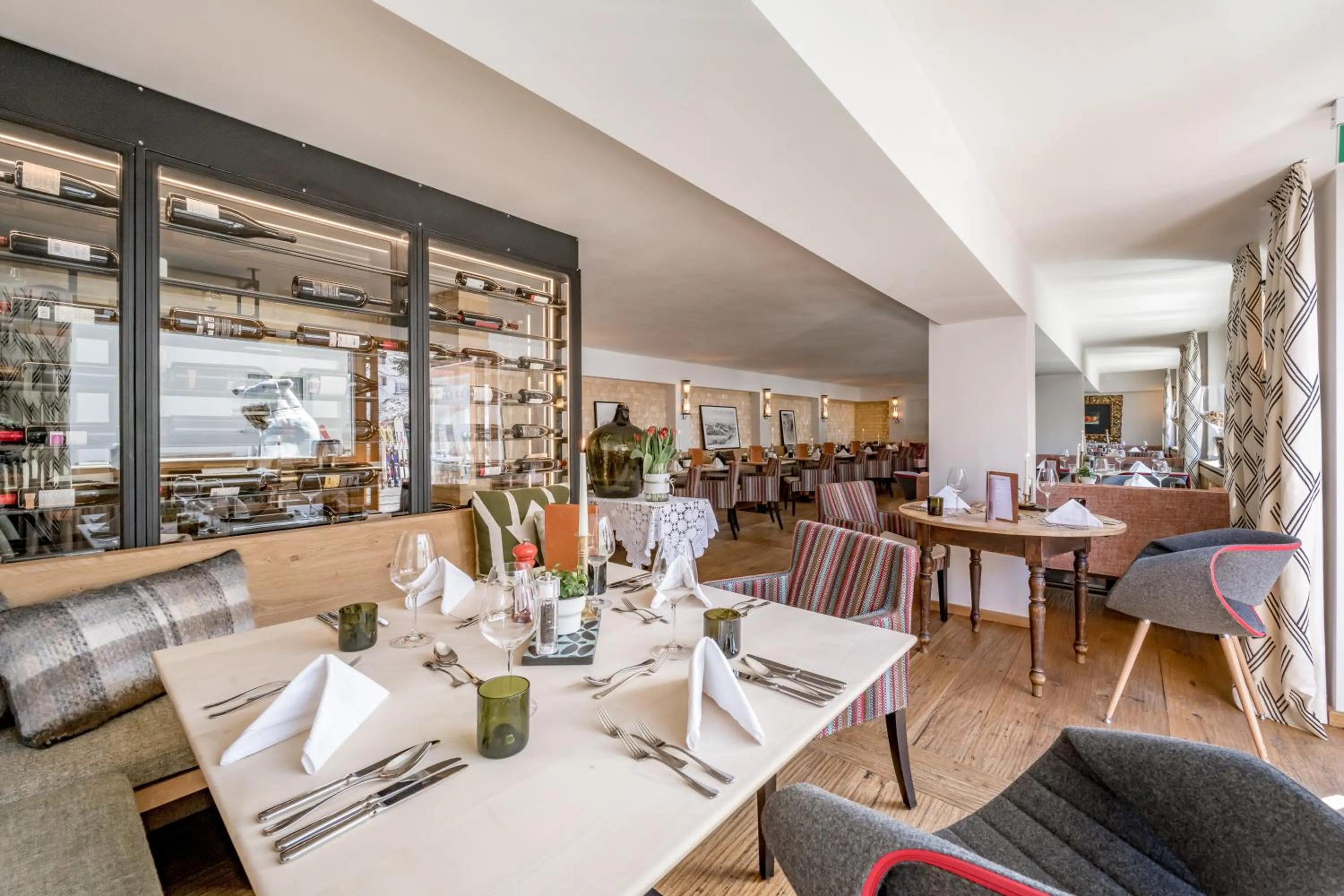 Restaurant/places to eat in Mondschein Hotel & Chalet
