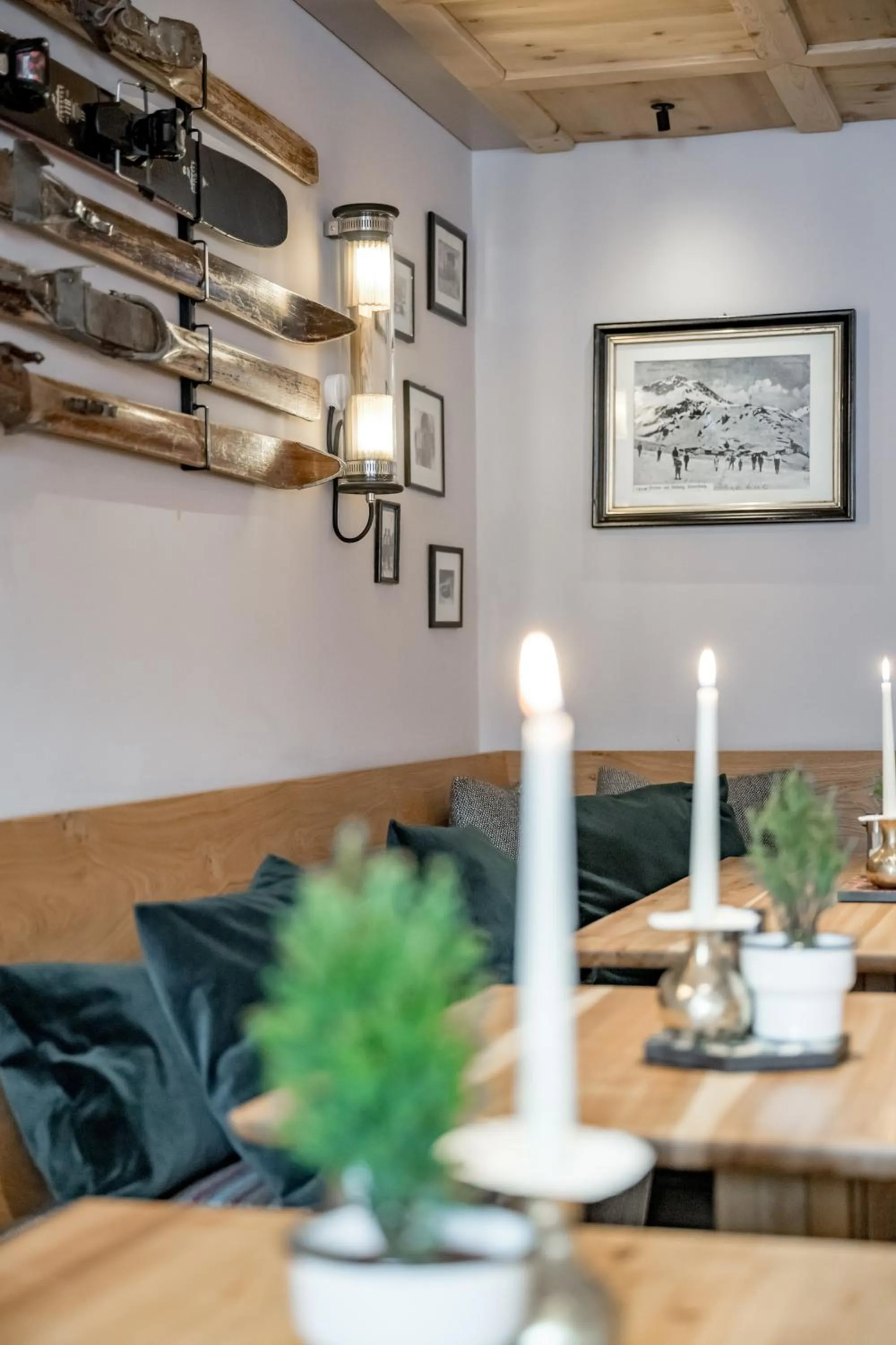 Restaurant/places to eat in Mondschein Hotel & Chalet