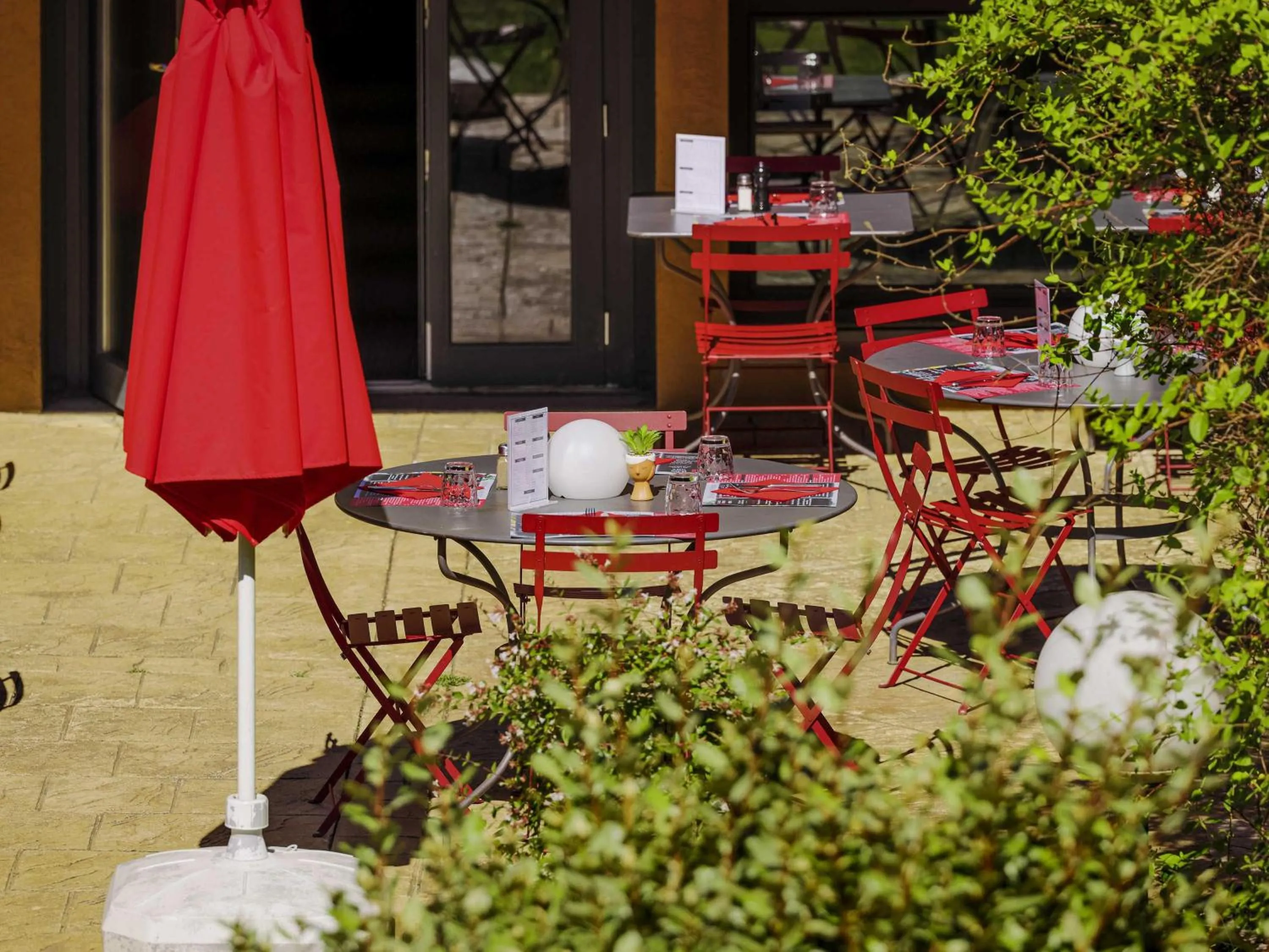 Restaurant/places to eat in ibis Lyon Nord