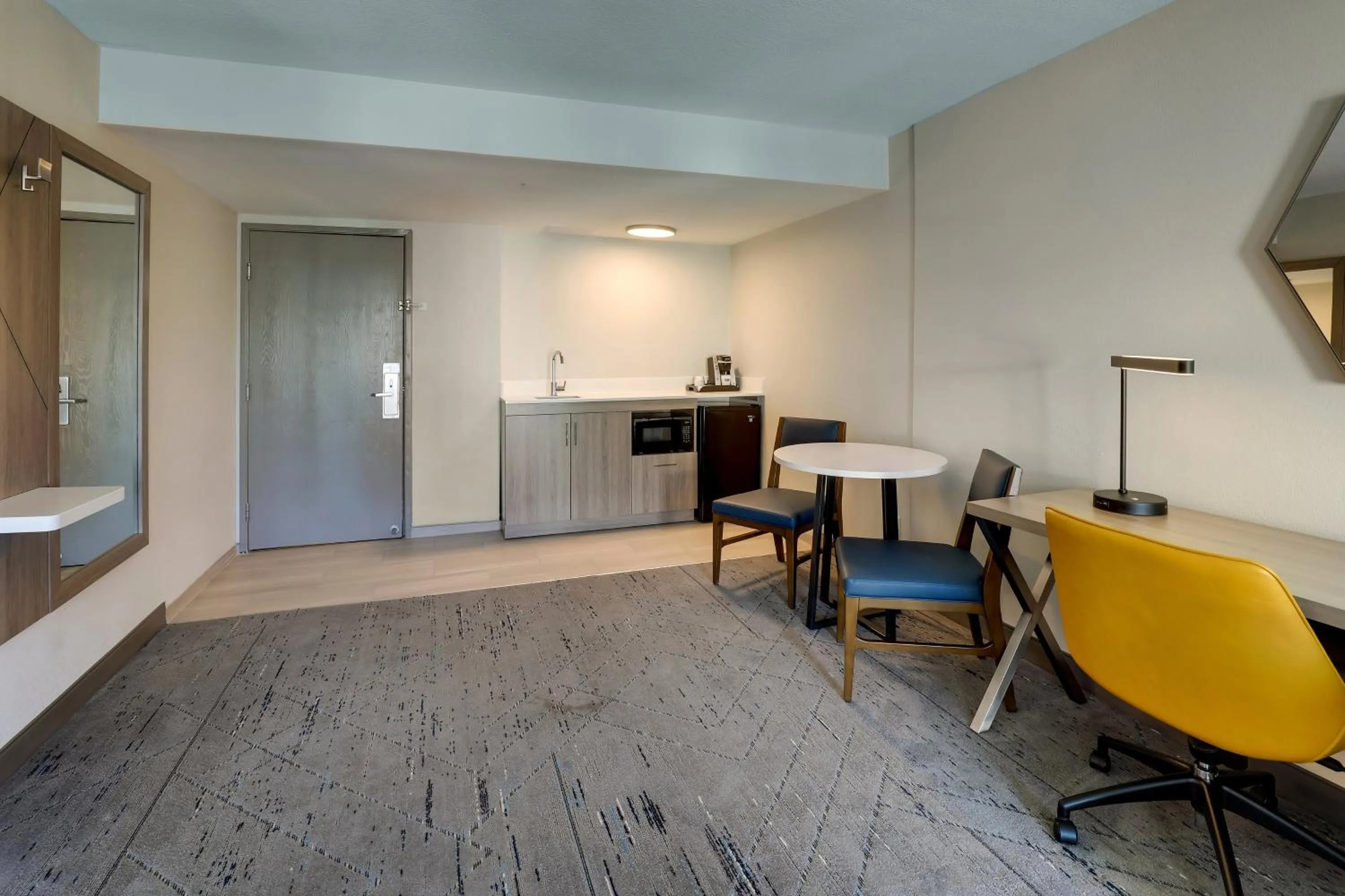 Photo of the whole room in Holiday Inn Express Hotel & Suites Branson 76 Central by IHG