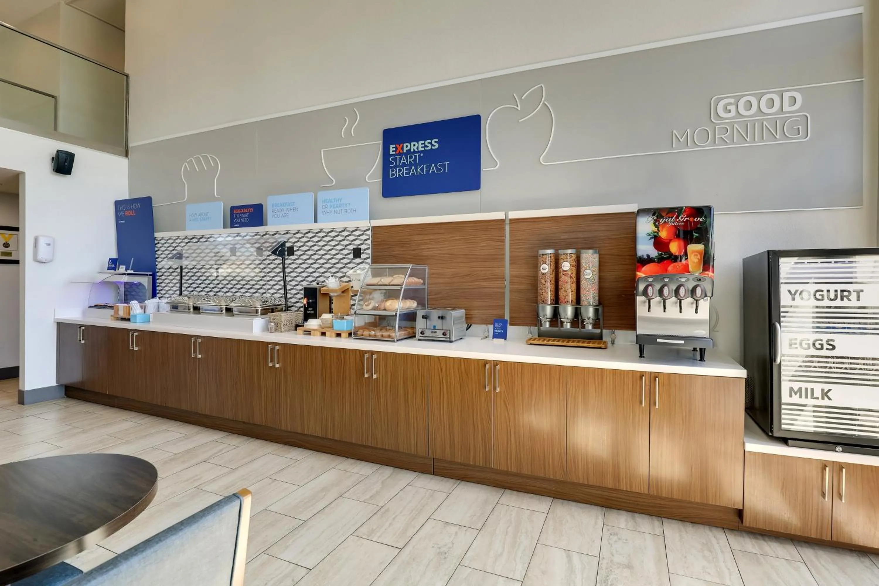 Breakfast in Holiday Inn Express Hotel & Suites Branson 76 Central by IHG