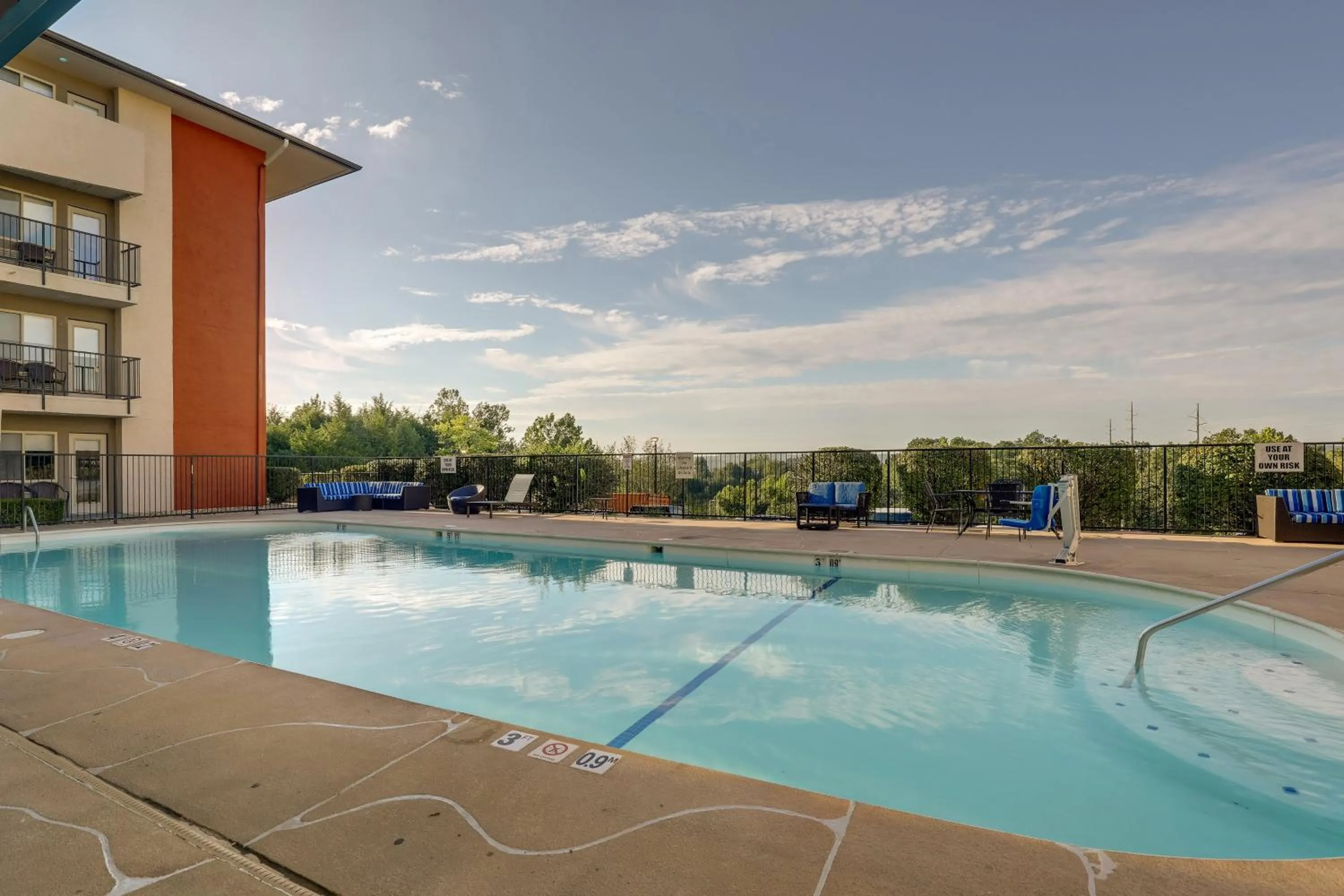 Swimming pool in Holiday Inn Express Hotel & Suites Branson 76 Central by IHG