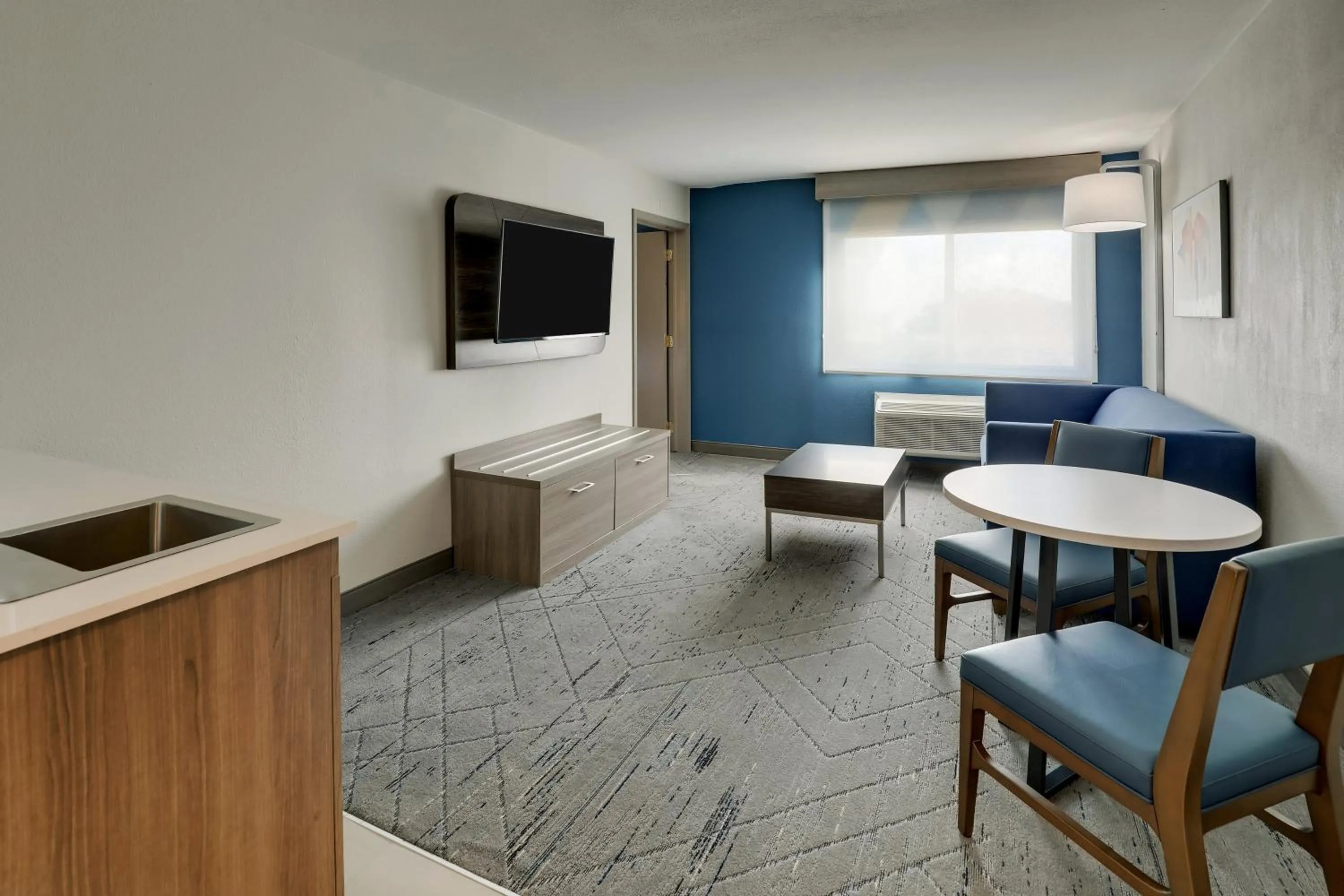 Photo of the whole room in Holiday Inn Express Hotel & Suites Branson 76 Central by IHG