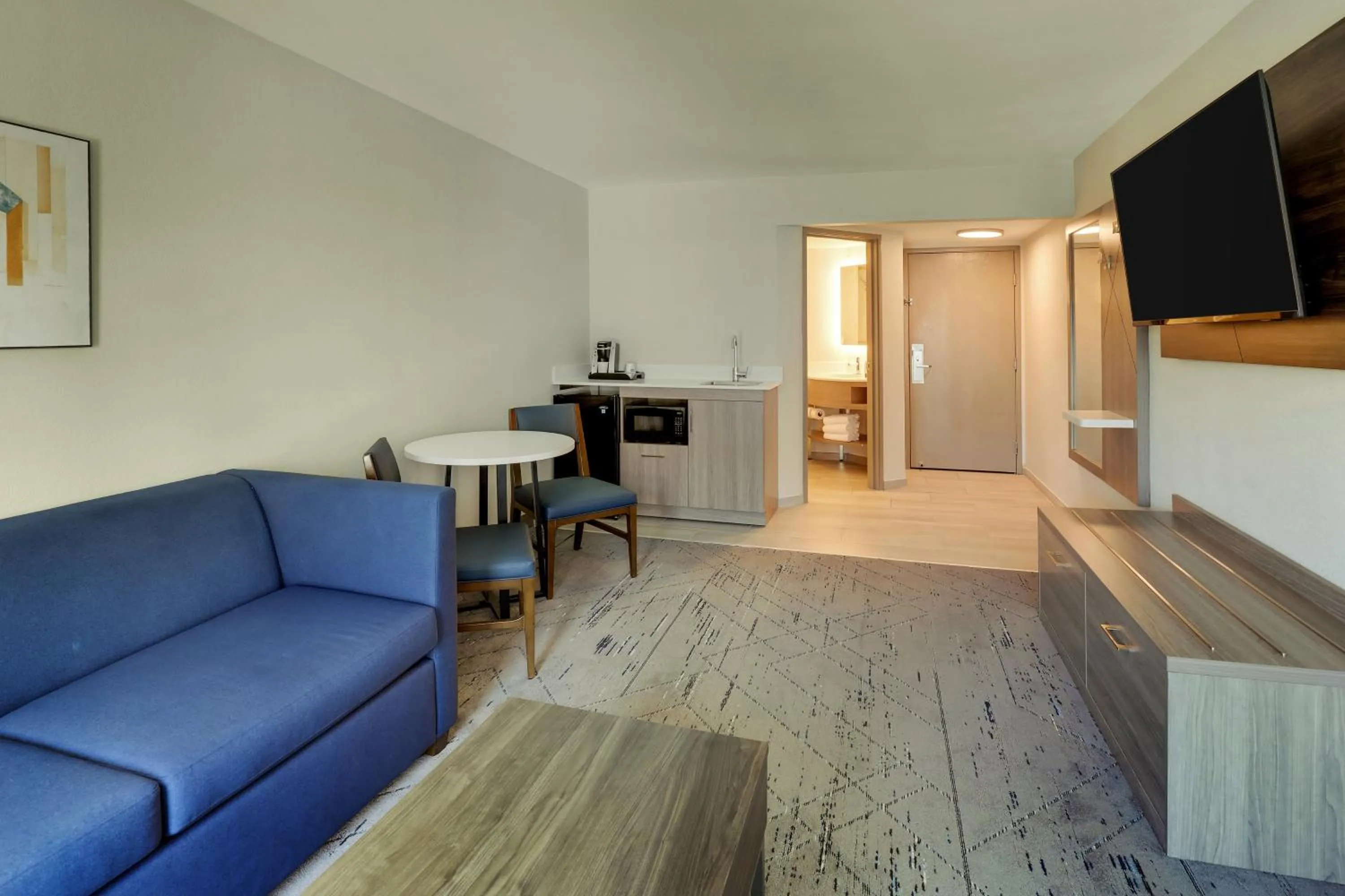 Photo of the whole room in Holiday Inn Express Hotel & Suites Branson 76 Central by IHG