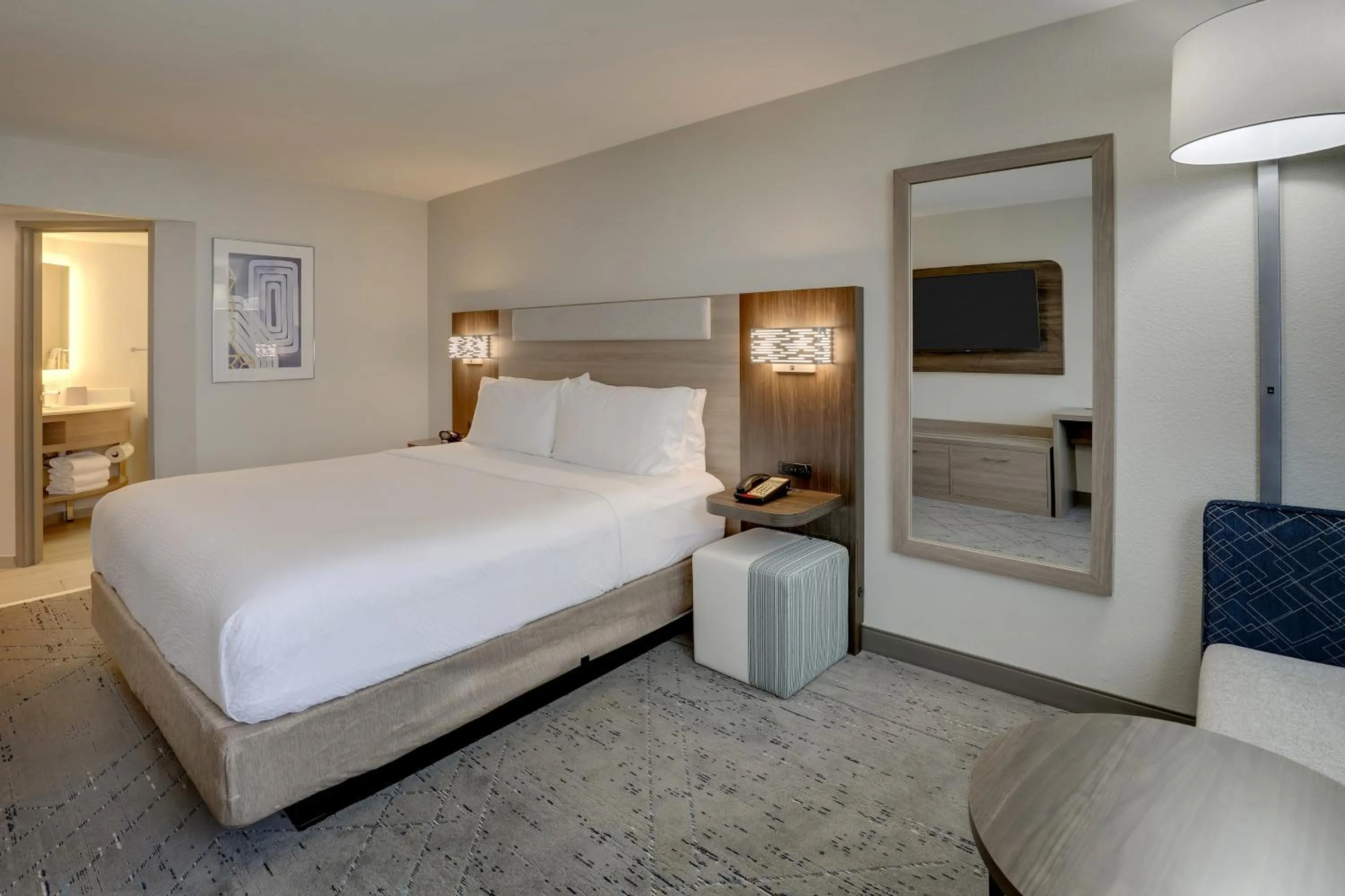 Bedroom, Bed in Holiday Inn Express Hotel & Suites Branson 76 Central by IHG