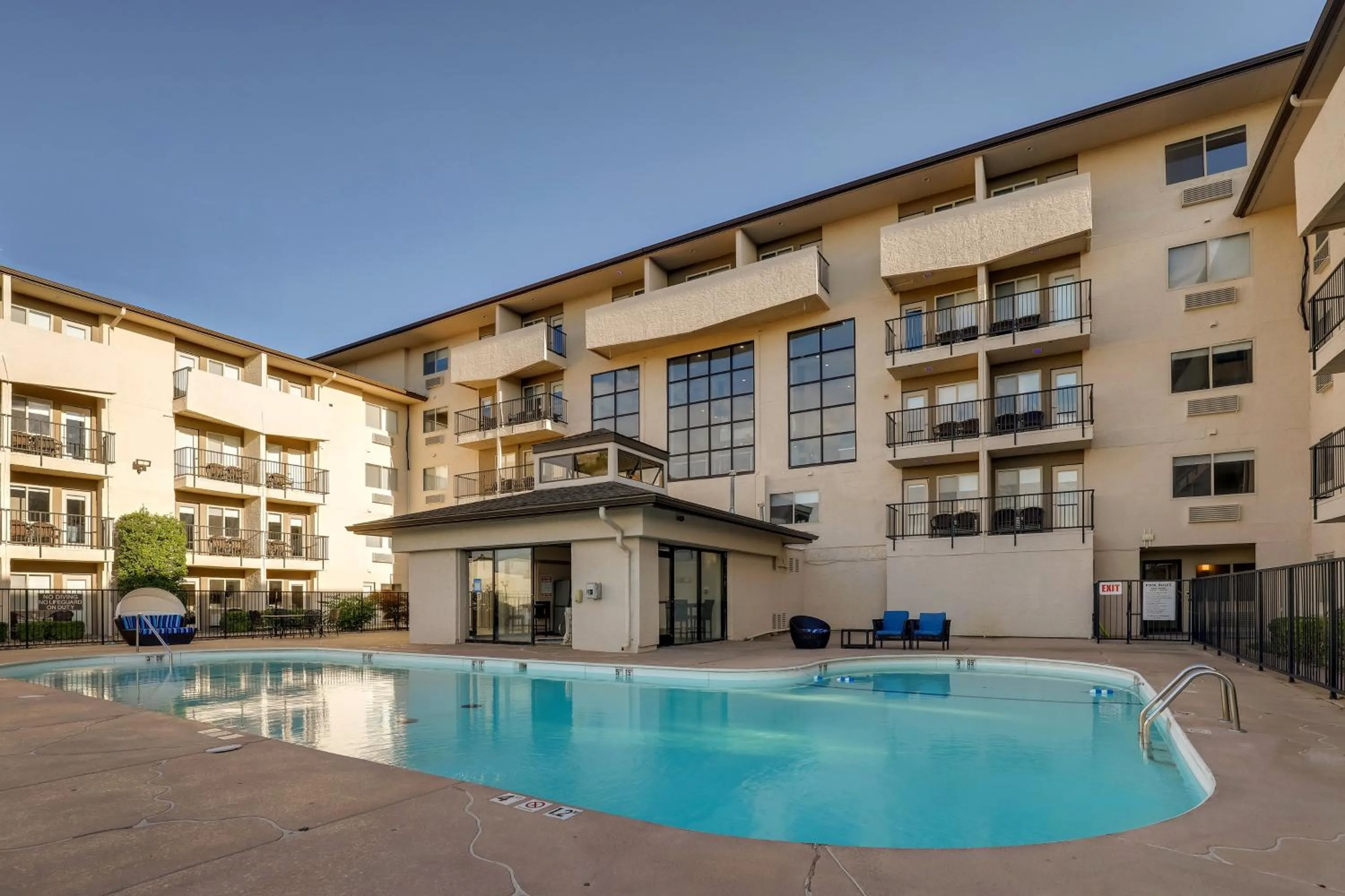 Swimming pool in Holiday Inn Express Hotel & Suites Branson 76 Central by IHG