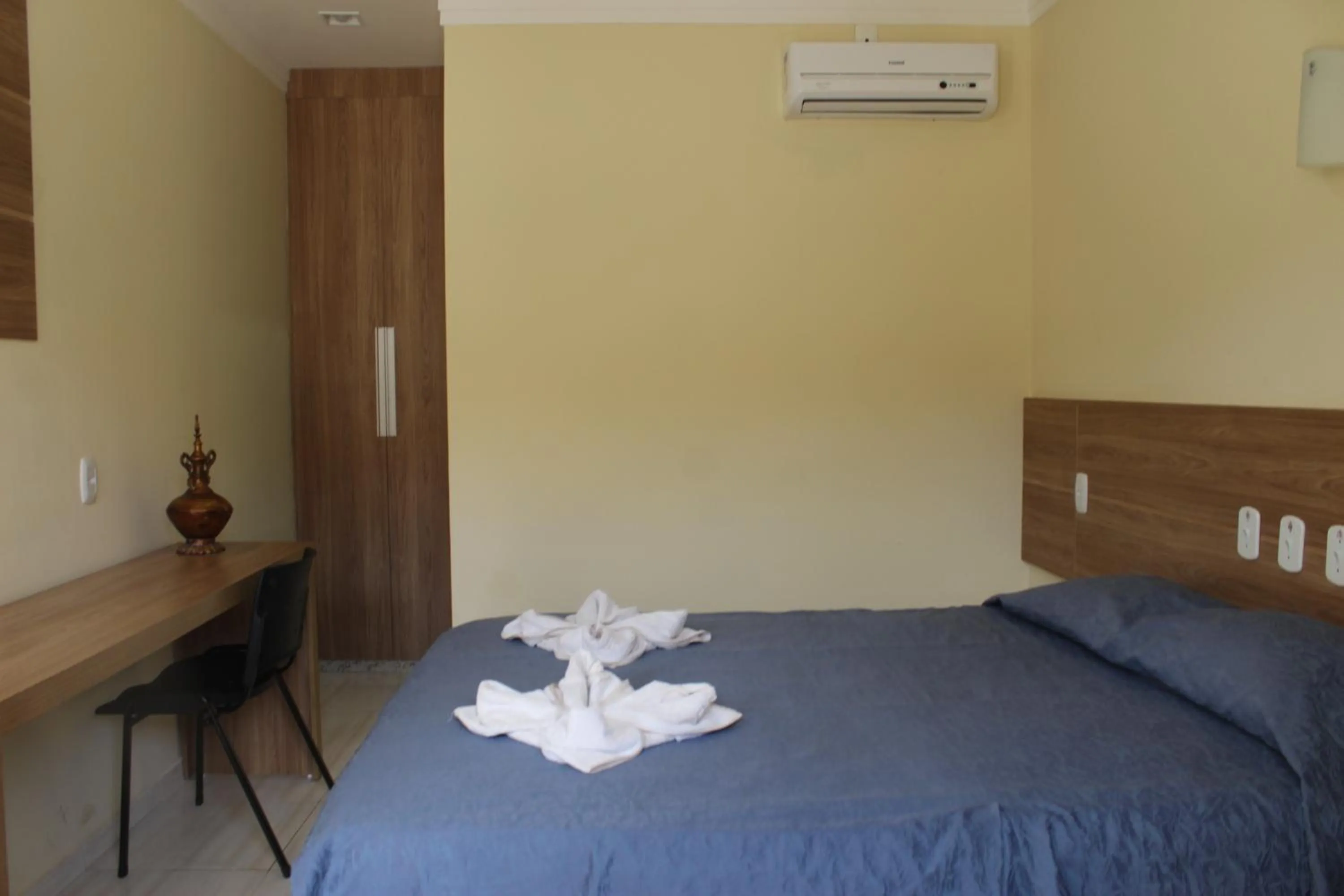 Bed in Fiesta Bahiana Club Hotel