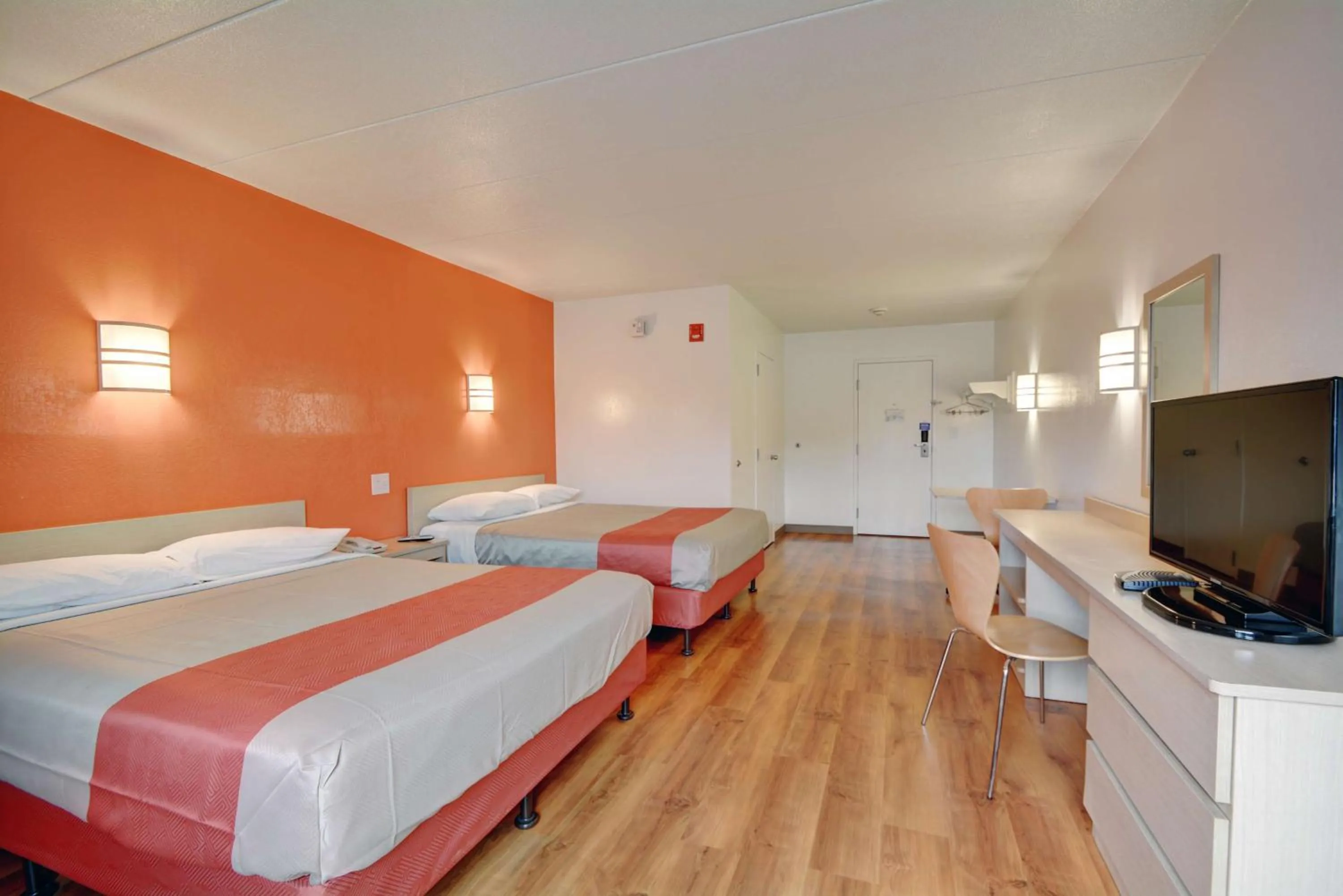 TV and multimedia, Bed in Motel 6-Seekonk, MA - Providence East