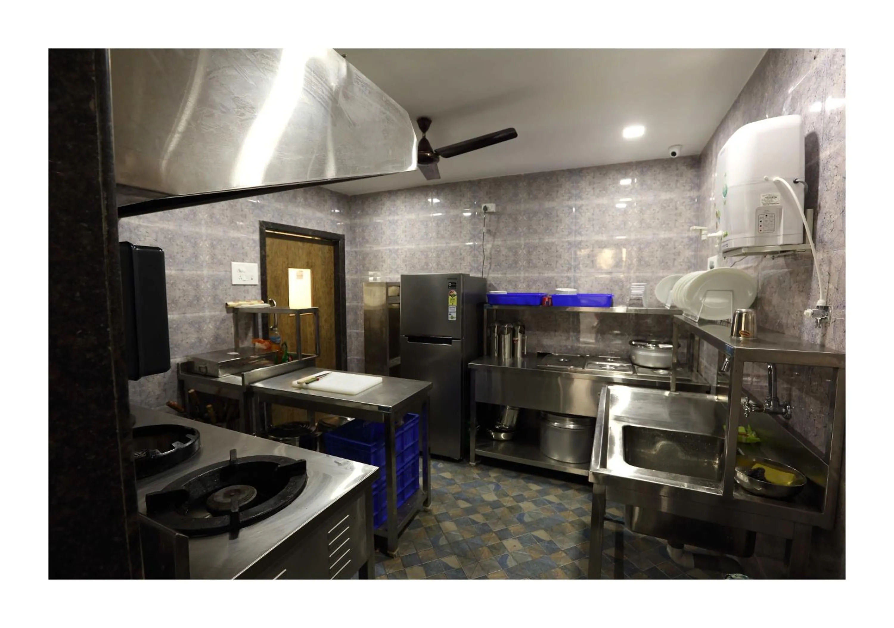 Kitchen or kitchenette in Hotel Kochi Caprice