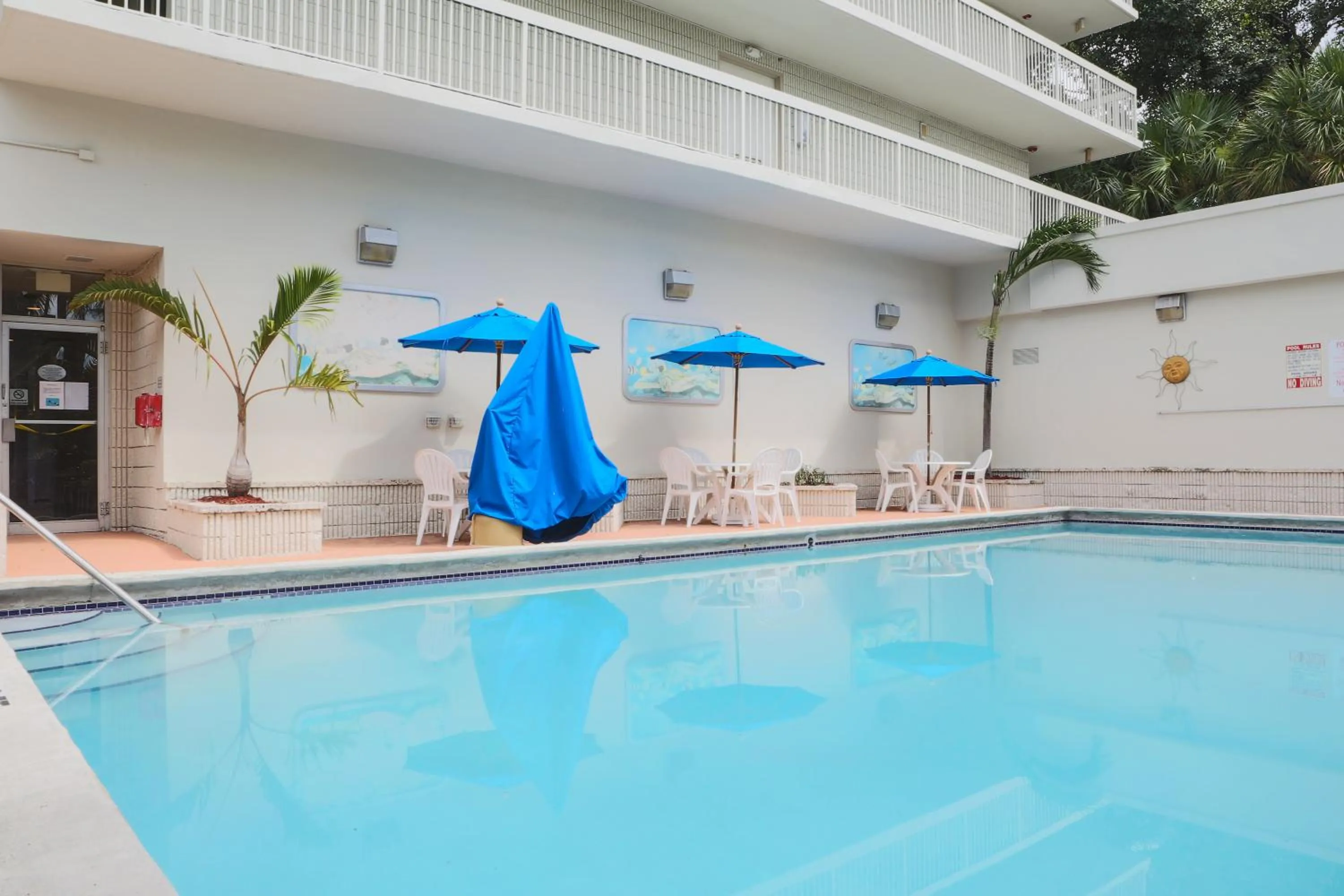 Swimming pool in Motel 6-Cutler Bay, FL