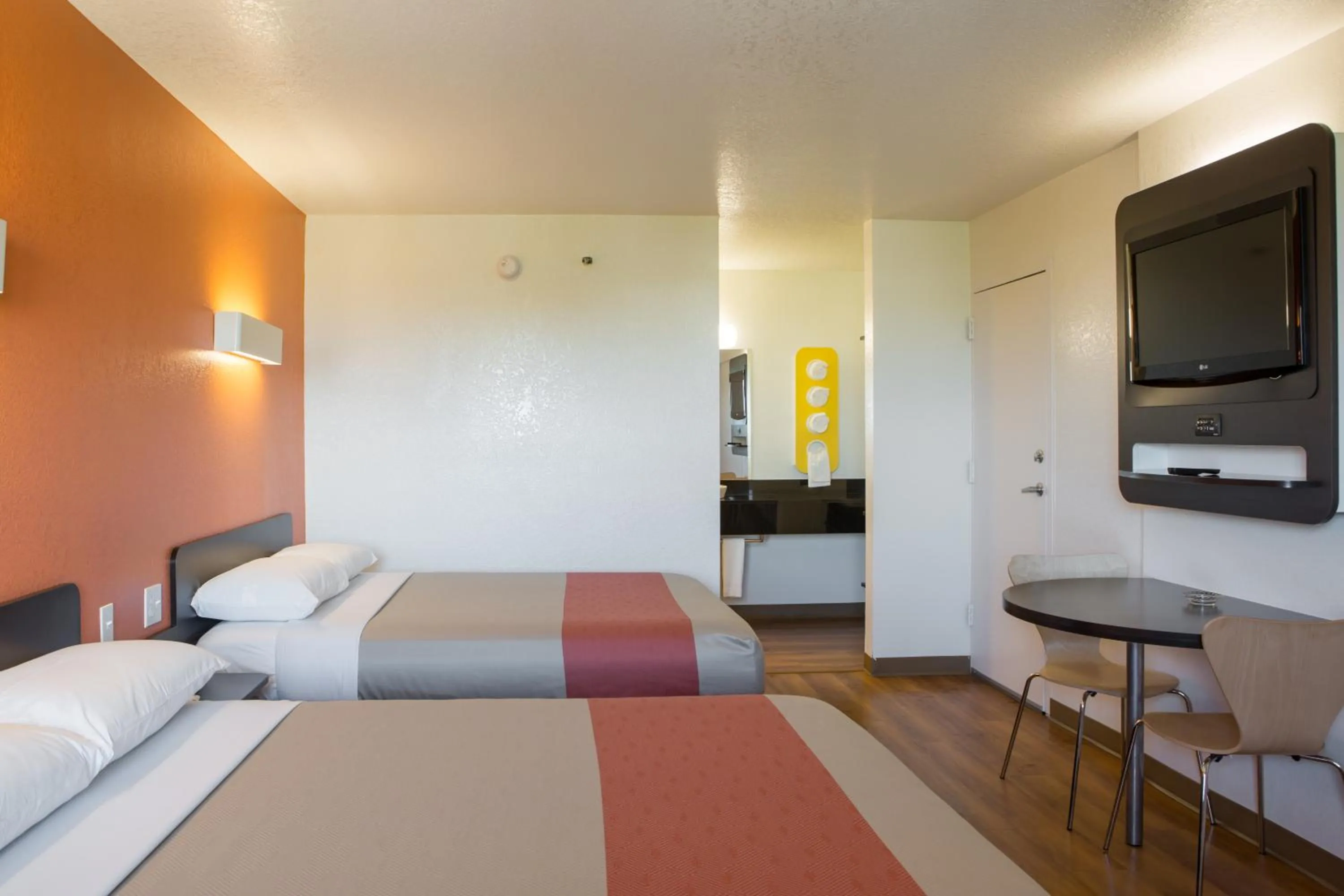 Bedroom, Bed in Motel 6-Cutler Bay, FL
