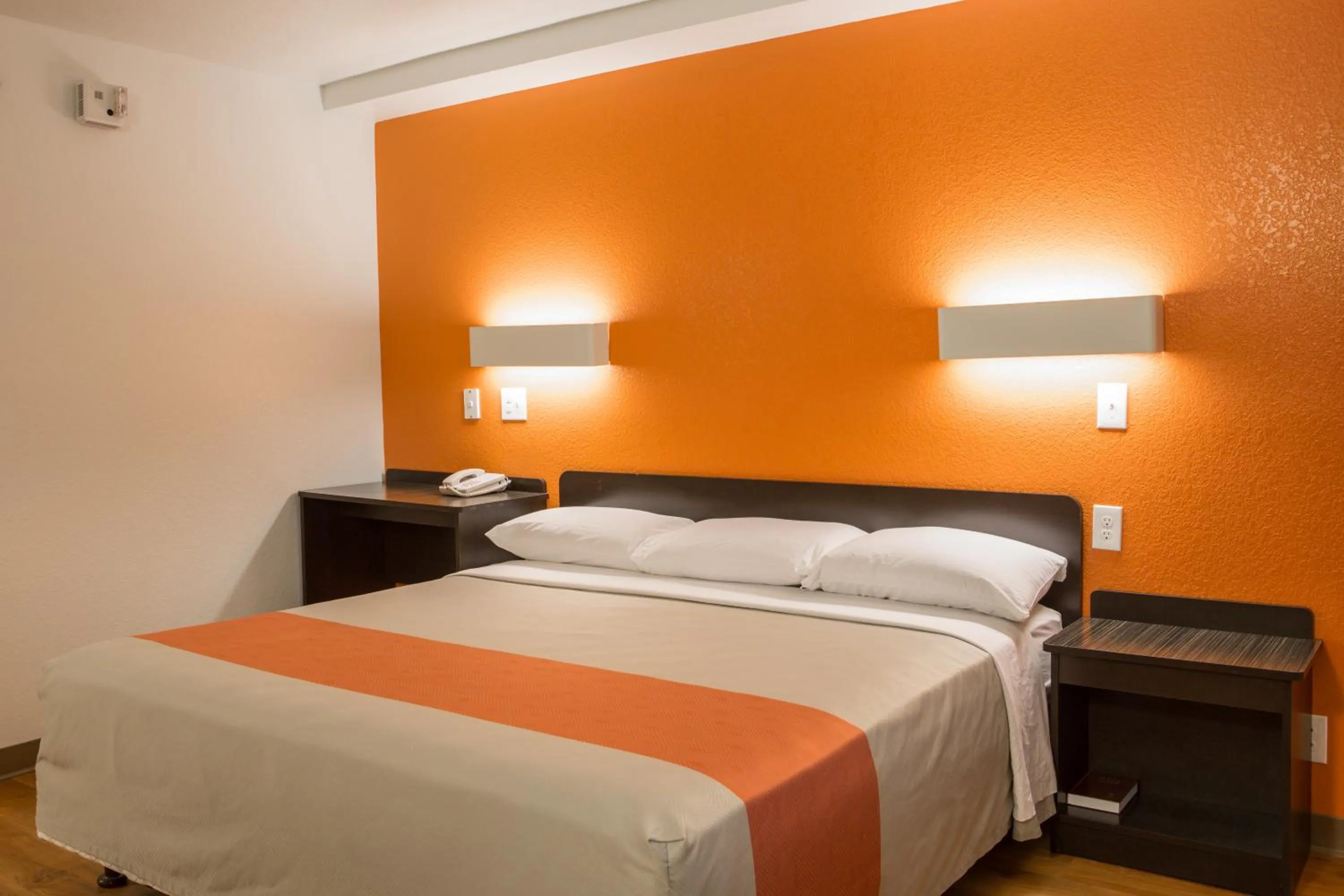 Bed in Motel 6-Cutler Bay, FL