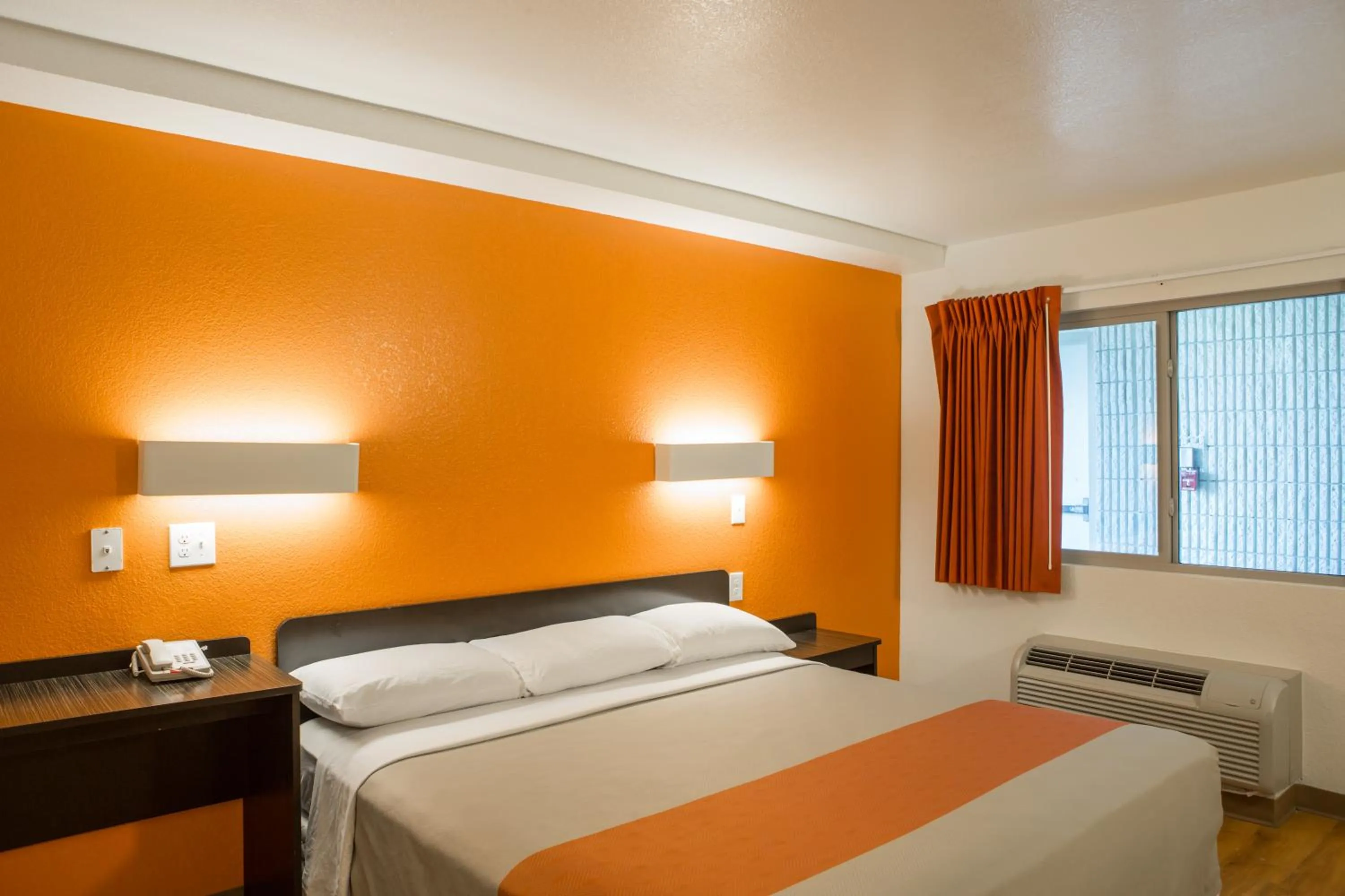 Bedroom, Bed in Motel 6-Cutler Bay, FL