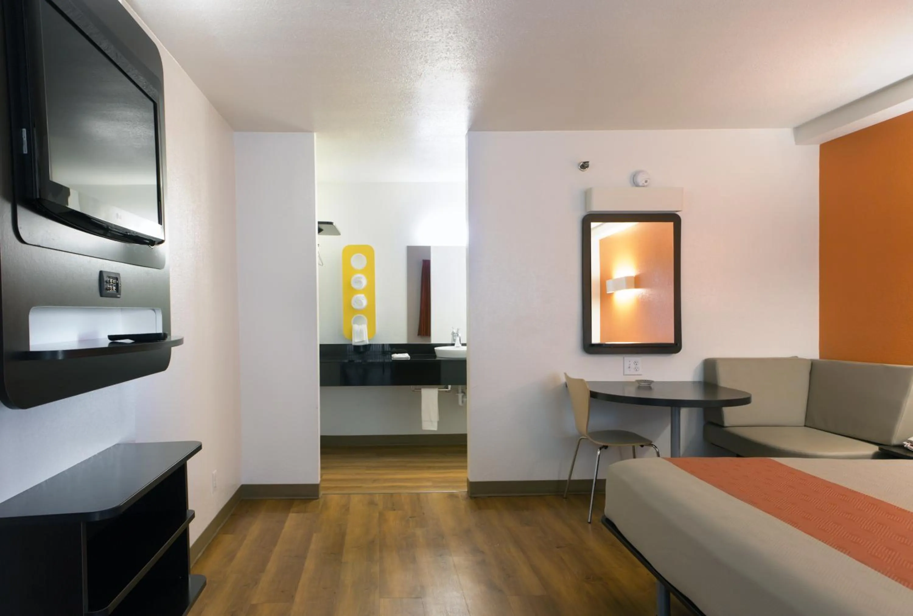 Photo of the whole room, Bed in Motel 6-Cutler Bay, FL