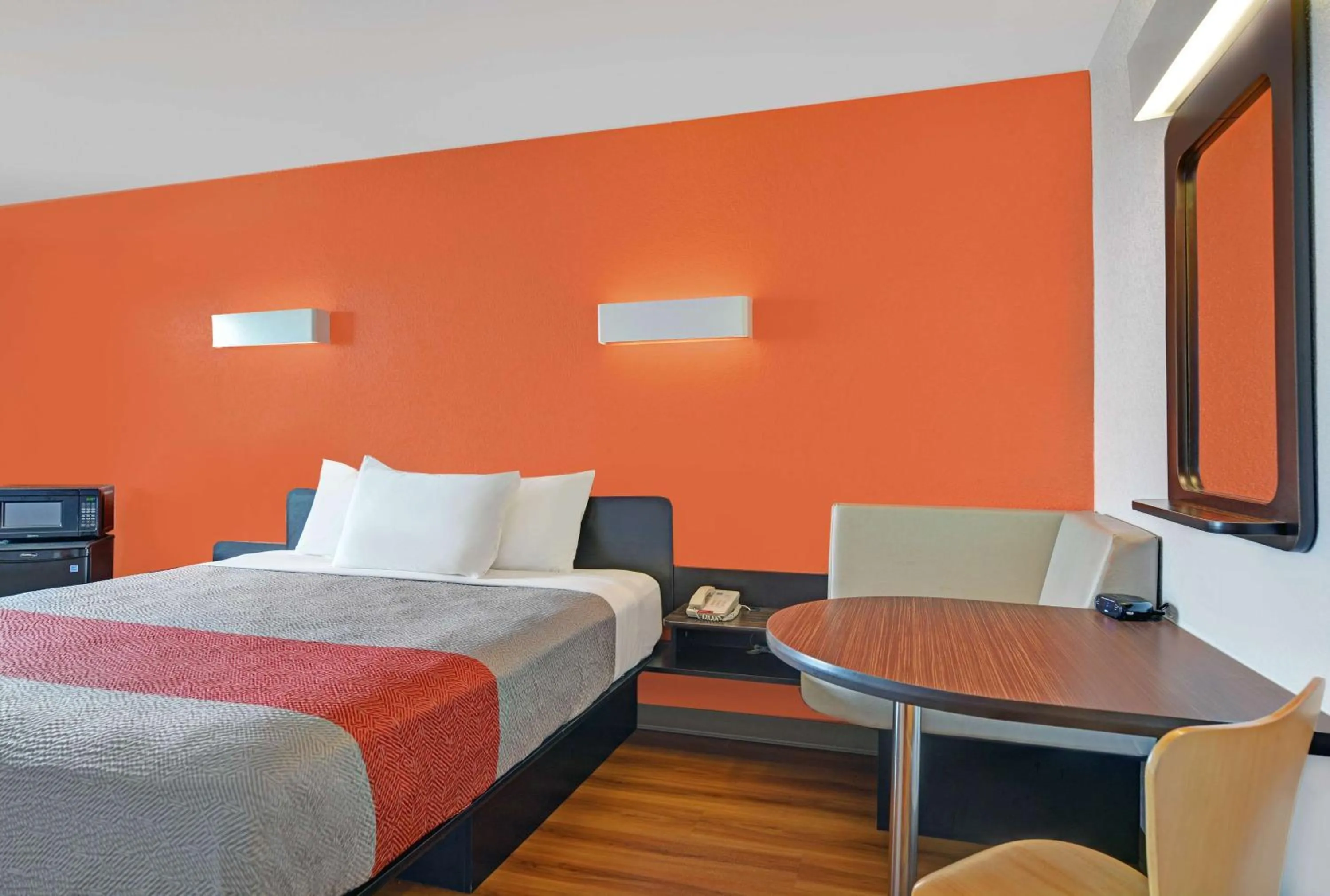 Bed in Motel 6-Cutler Bay, FL