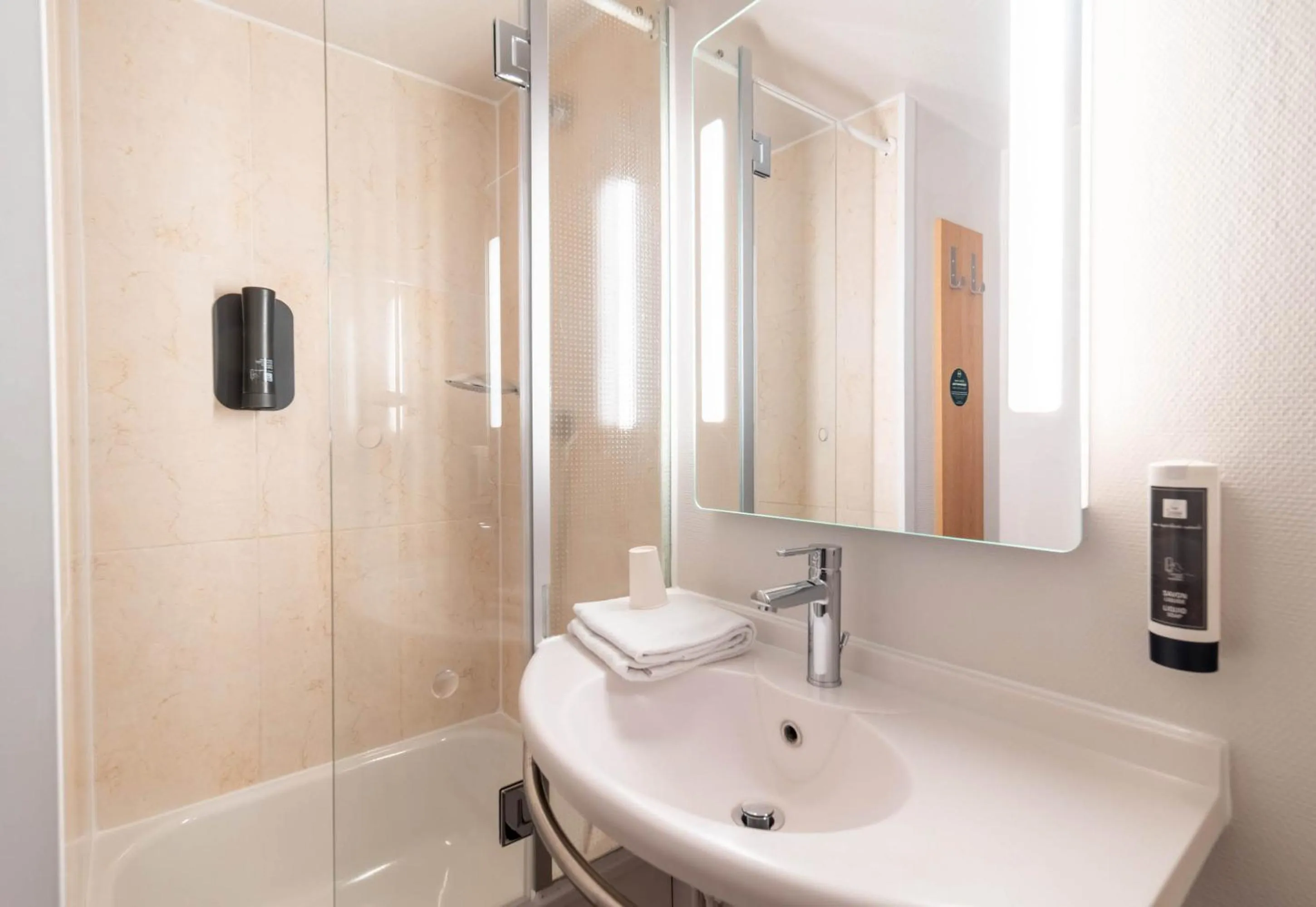 Bathroom in B&B HOTEL Limoges 2