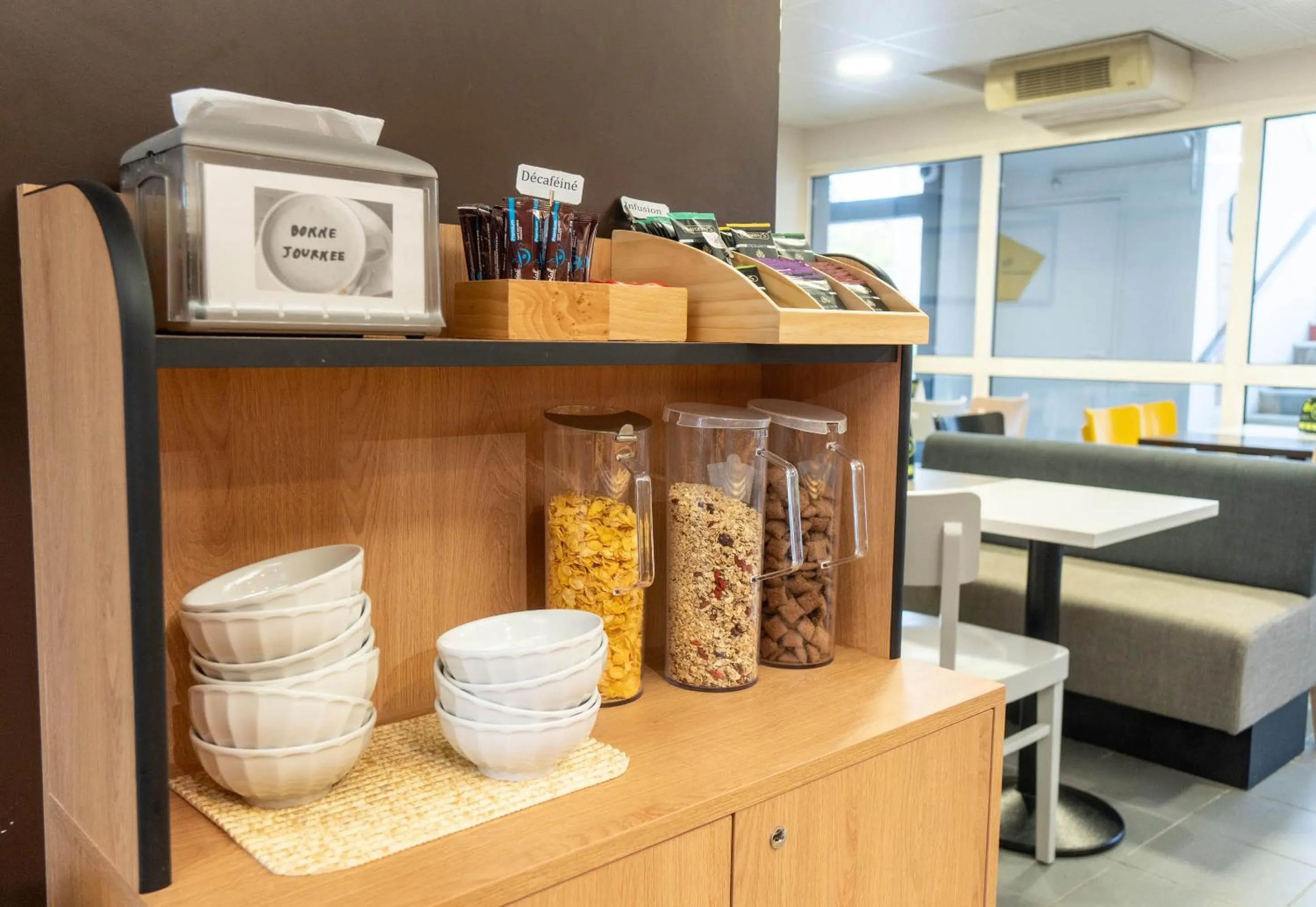 Buffet breakfast in B&B HOTEL Limoges 2