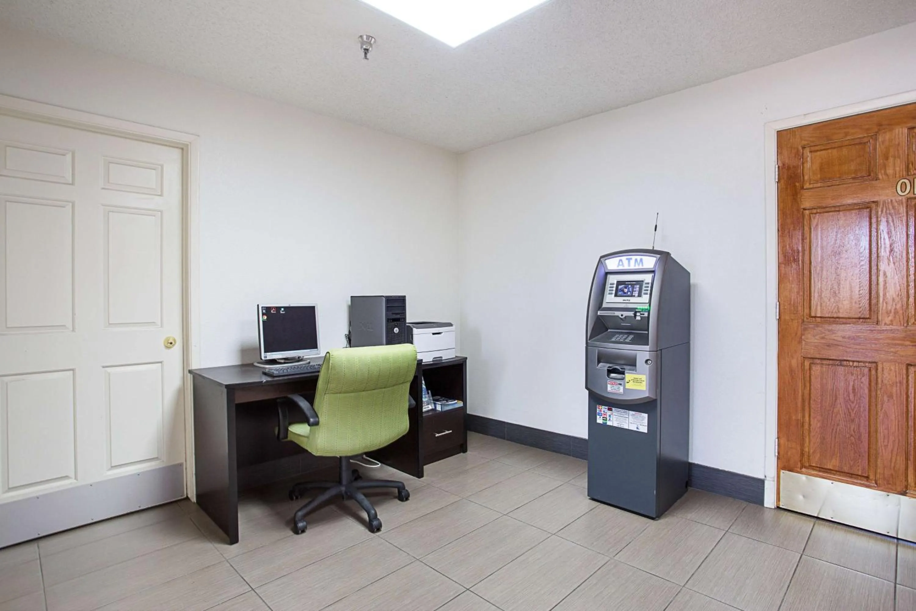 Photo of the whole room in Motel 6-Williams, AZ - West - Grand Canyon