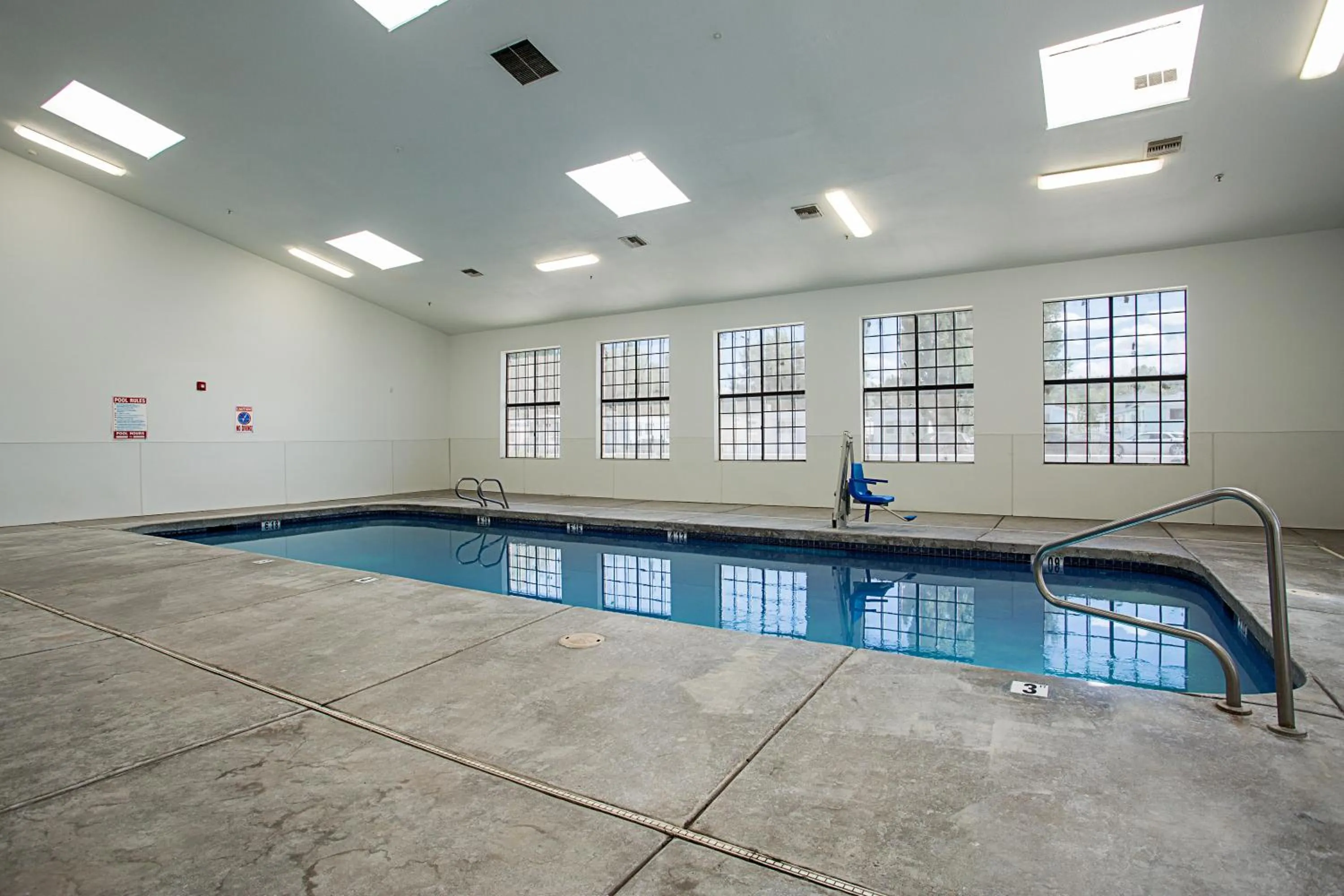 Swimming pool in Motel 6-Williams, AZ - West - Grand Canyon