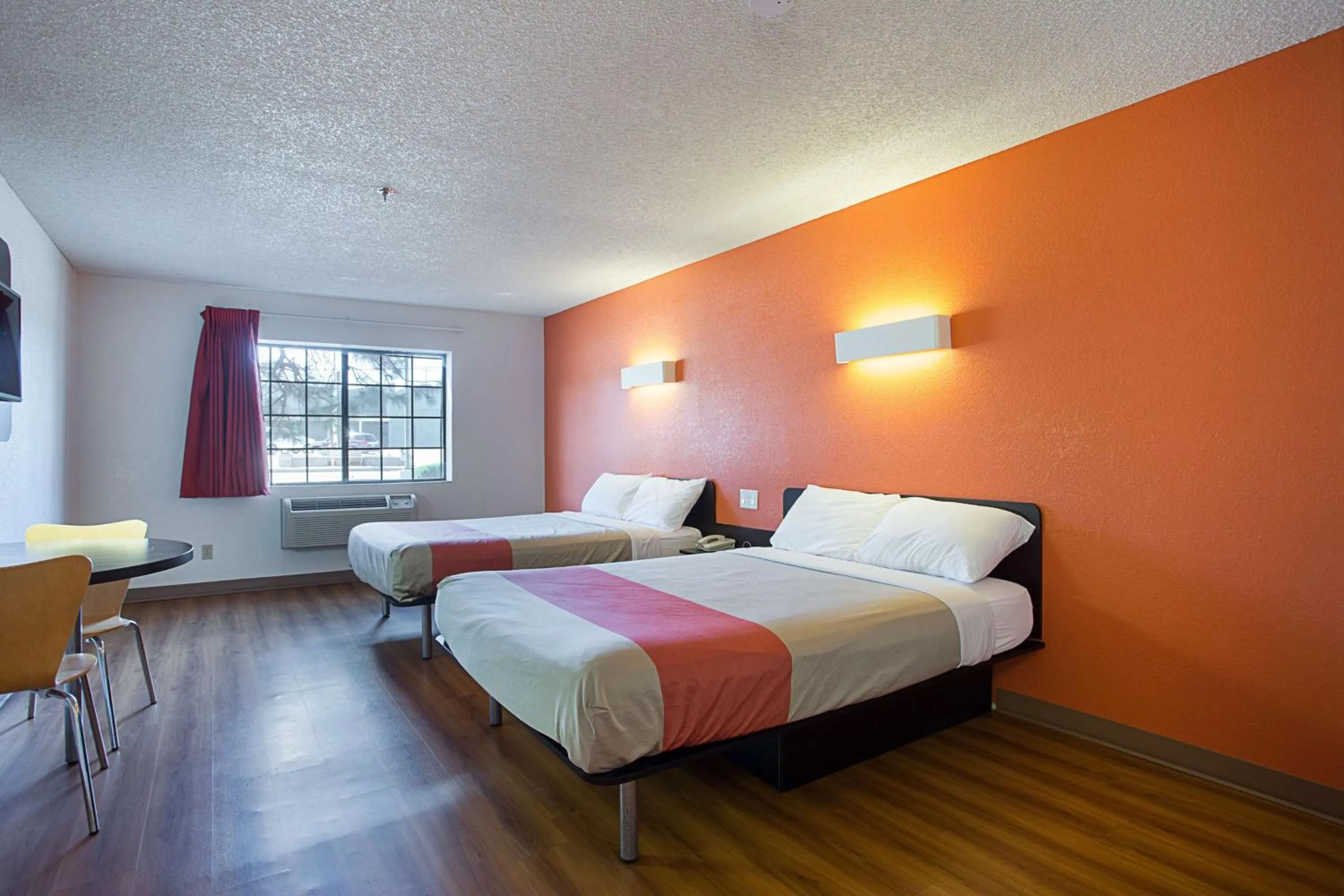 Seating area, Bed in Motel 6-Williams, AZ - West - Grand Canyon