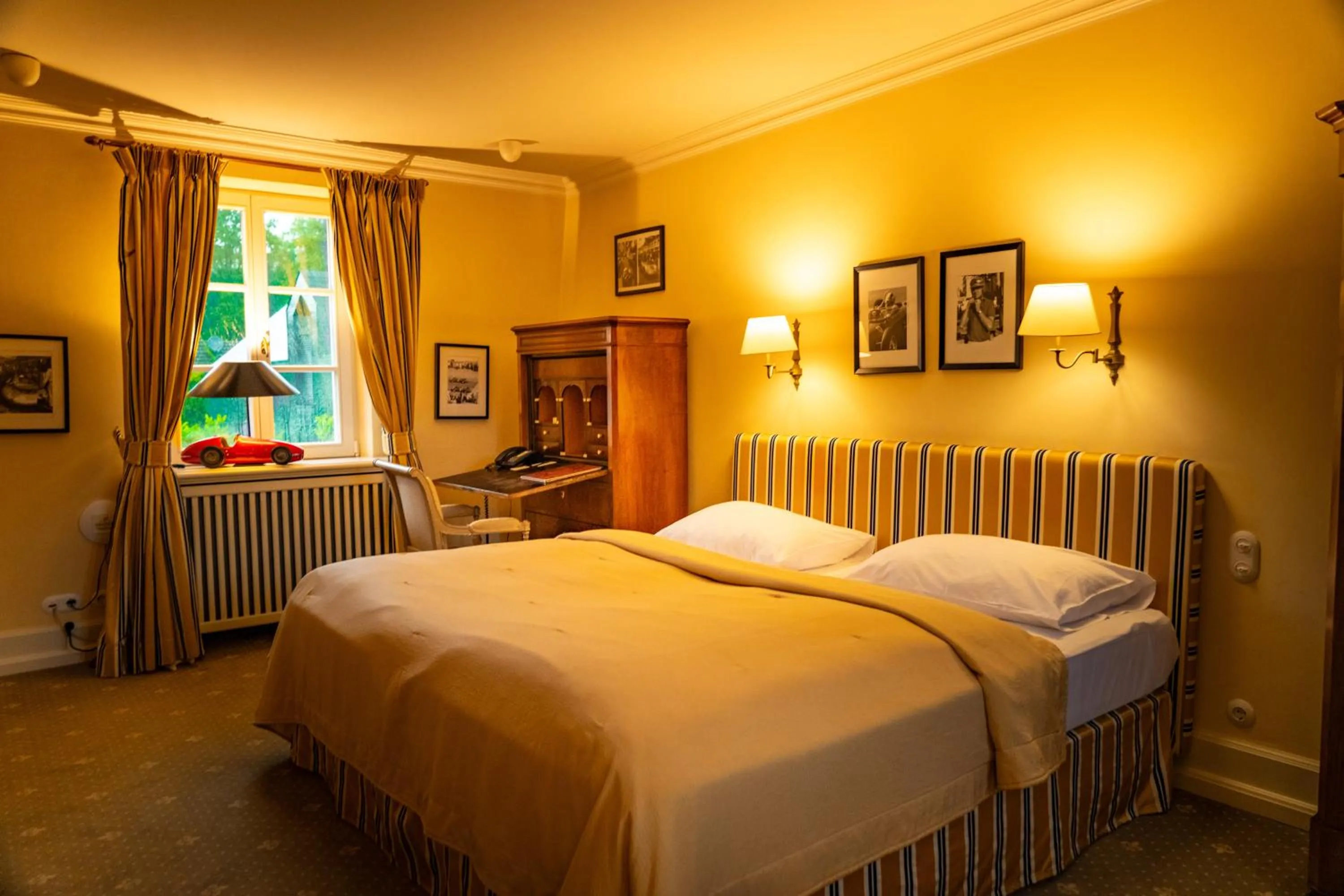 Bed in Schloss Auel Boutique Hotel & Design Golf Lodge