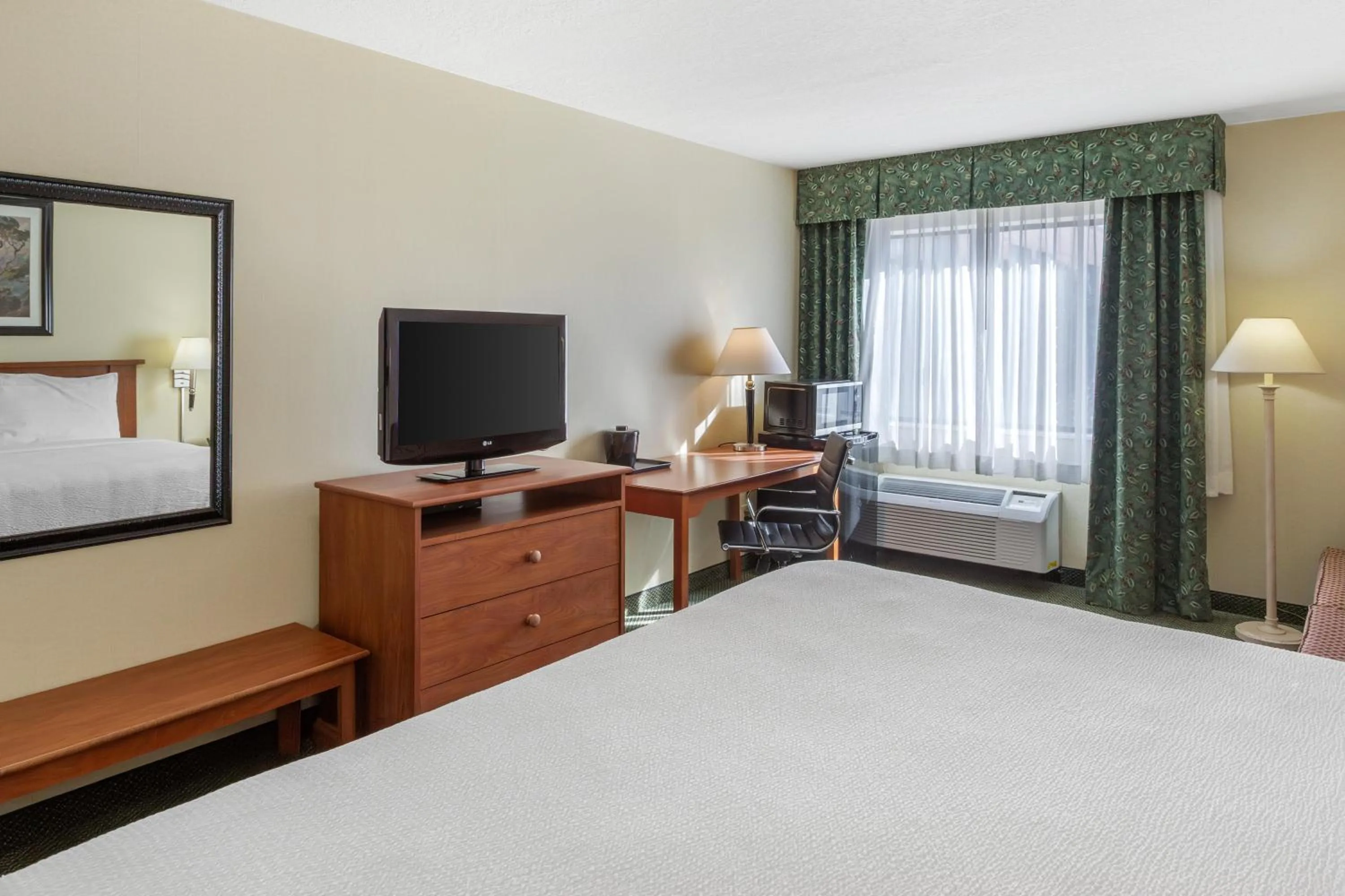 Bedroom, Bed in SureStay Plus Hotel by Best Western Price