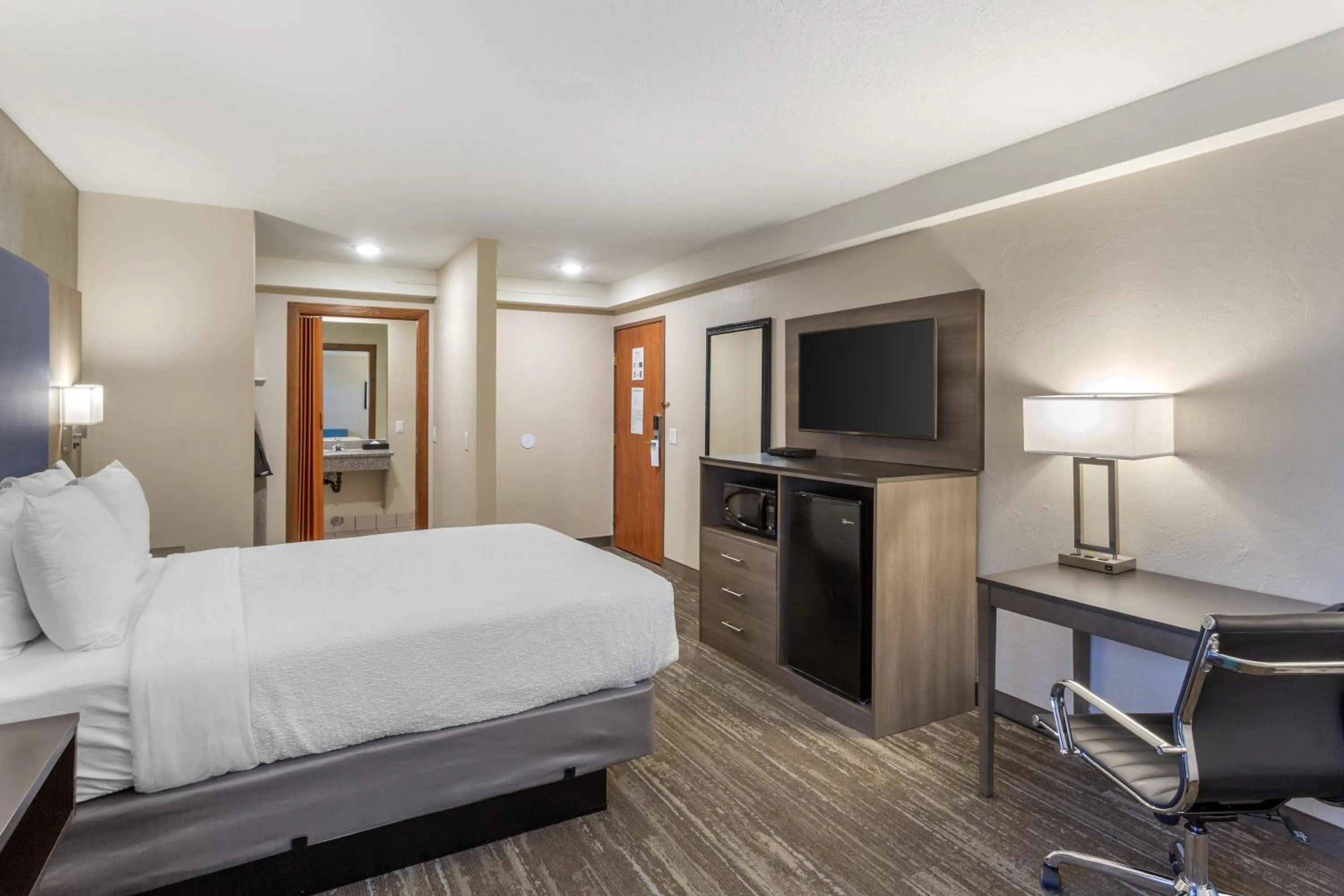 Bedroom, Bed in SureStay Plus Hotel by Best Western Price