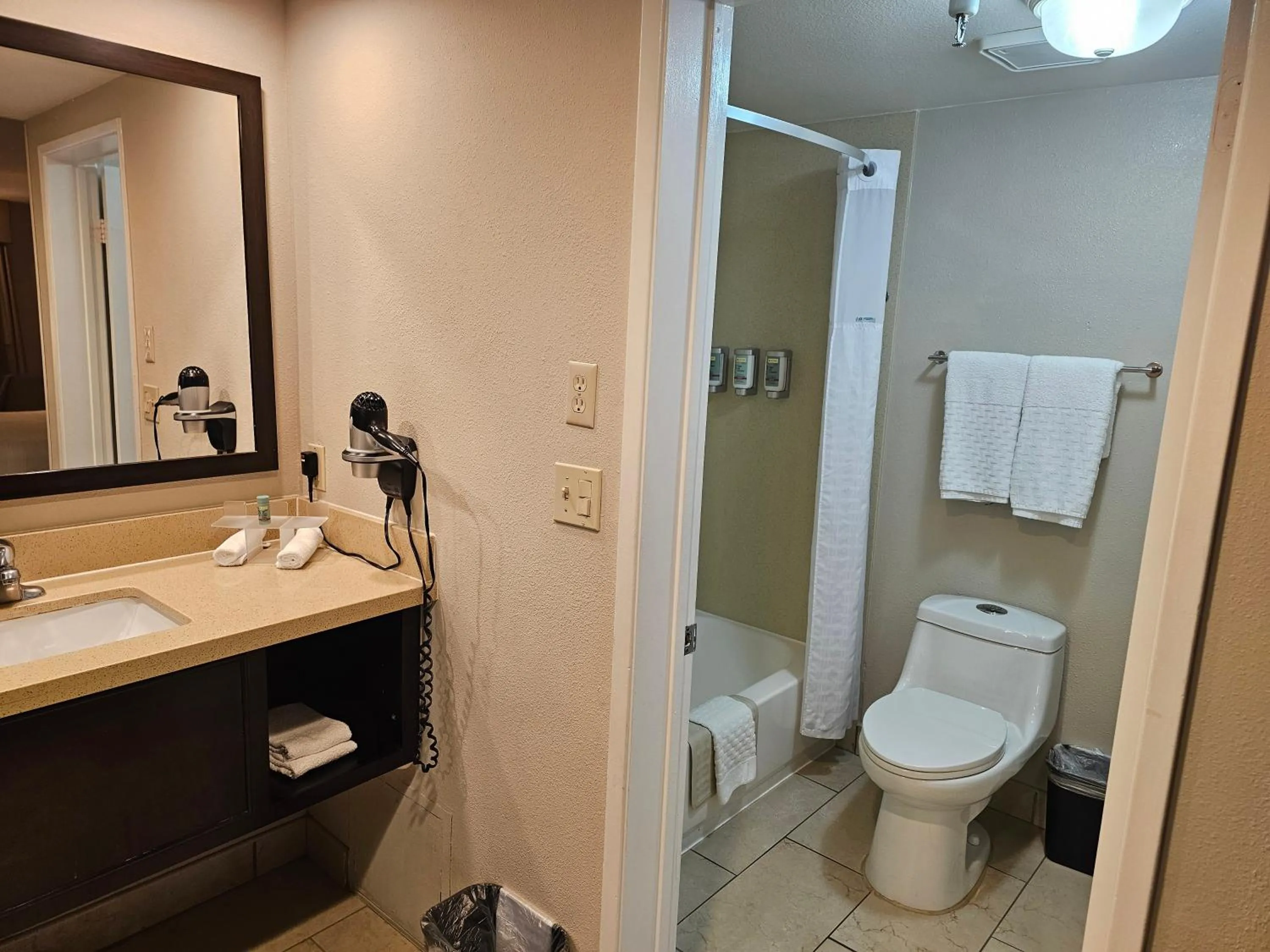 Toilet in Best Western Pasadena Royale Inn & Suites