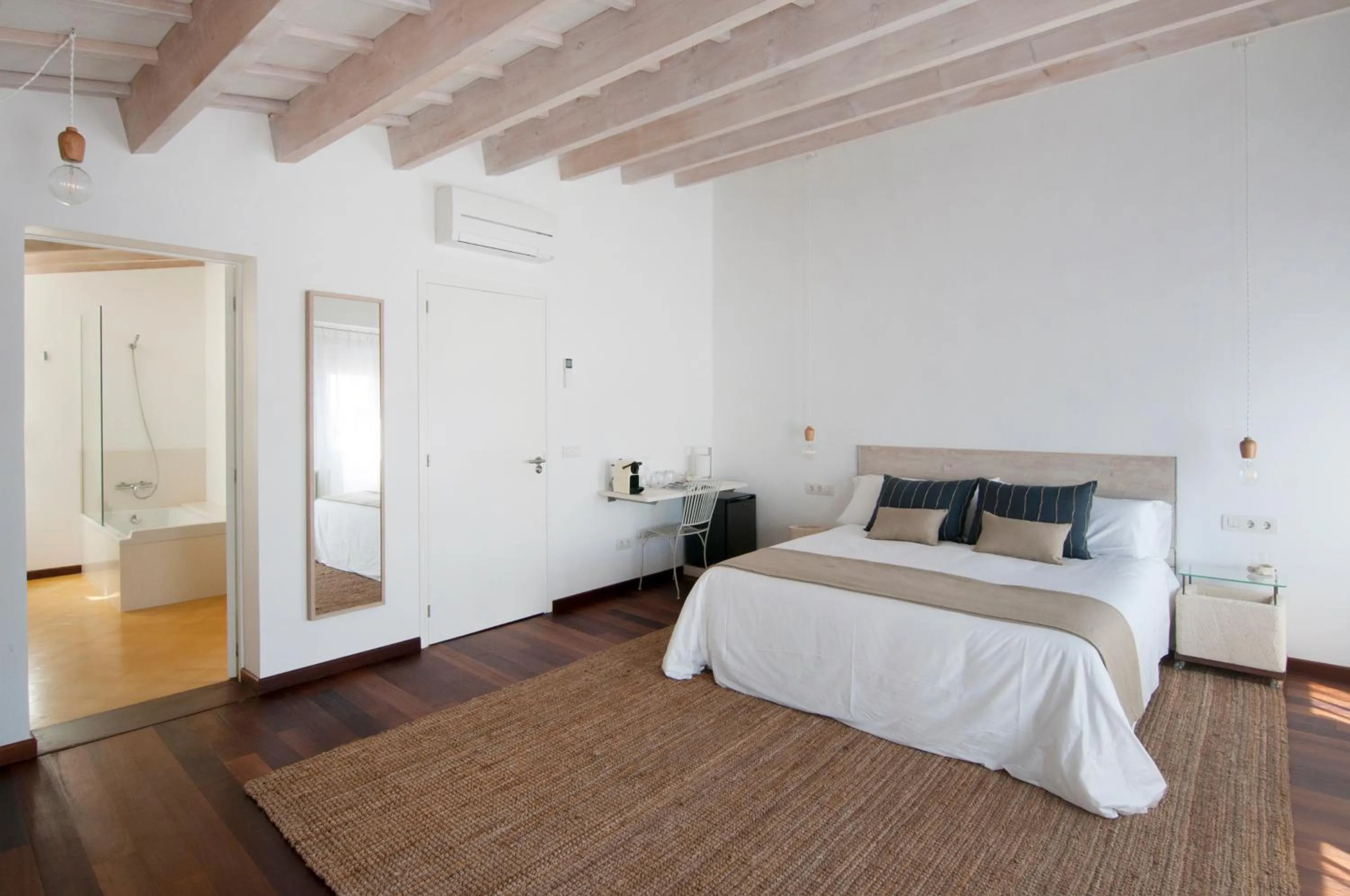 Photo of the whole room, Bed in Hotel Ca S'Arader Turismo de Interior