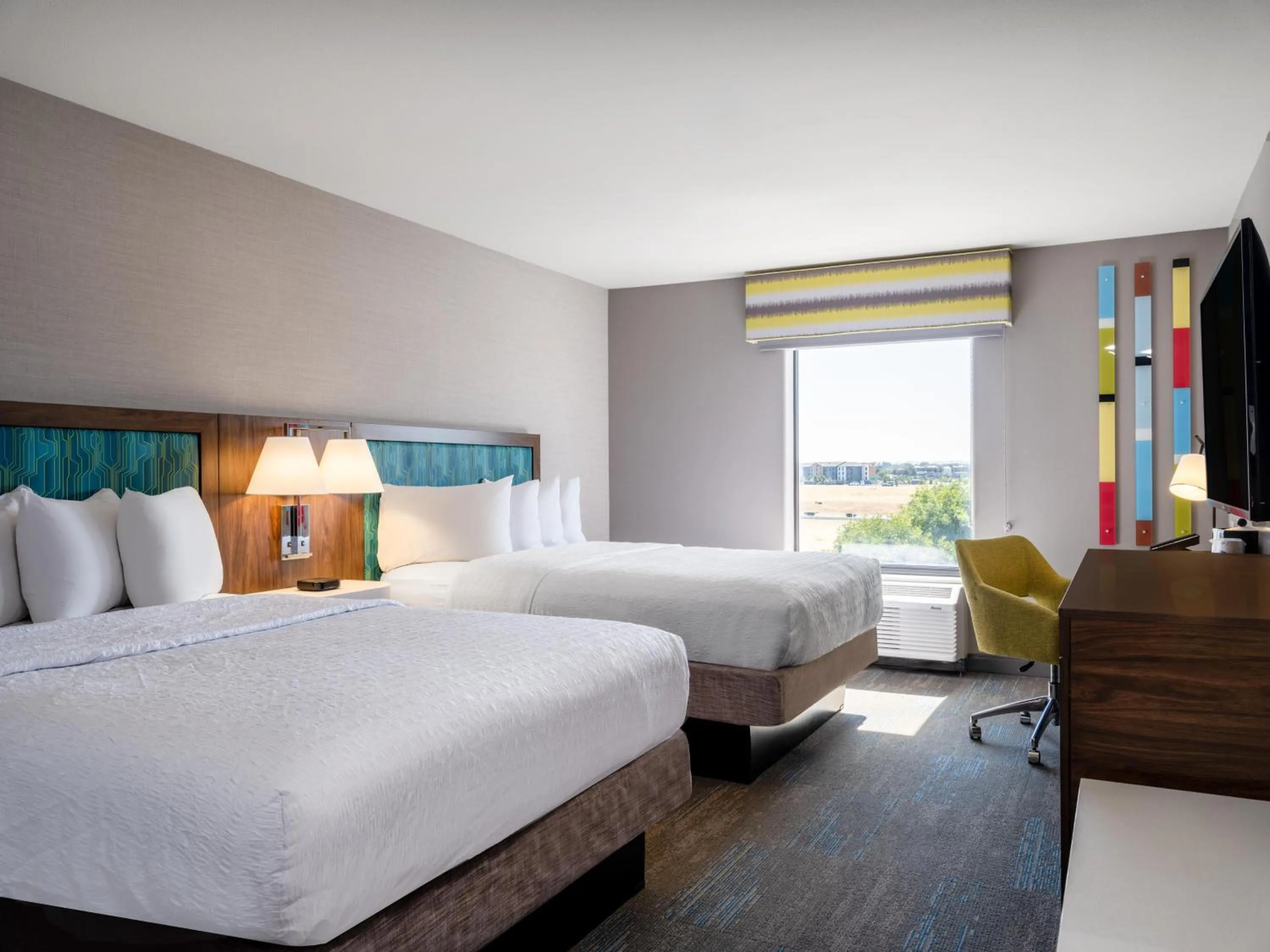 Bed in Hampton Inn & Suites Boise-Meridian