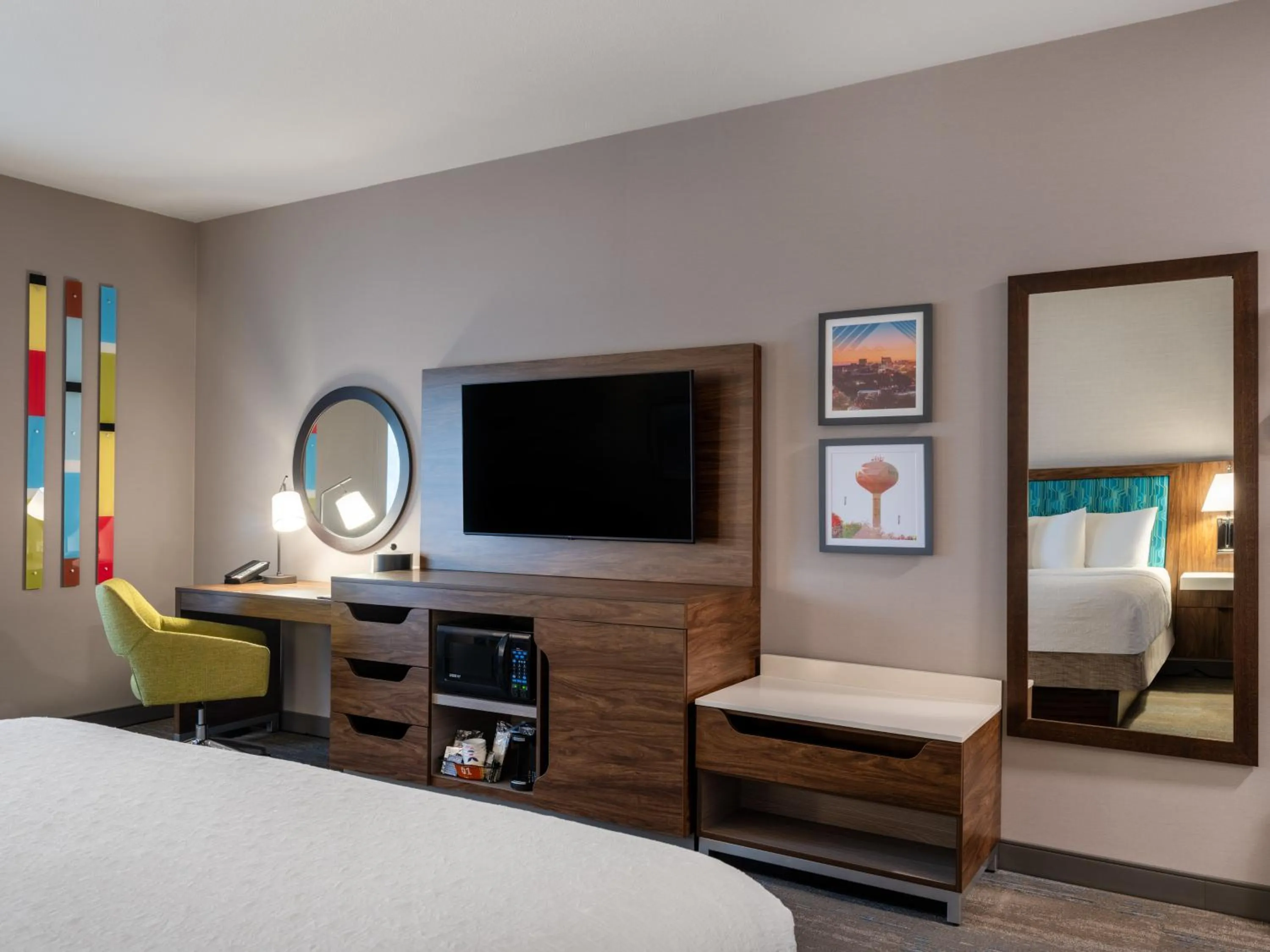 Bed in Hampton Inn & Suites Boise-Meridian