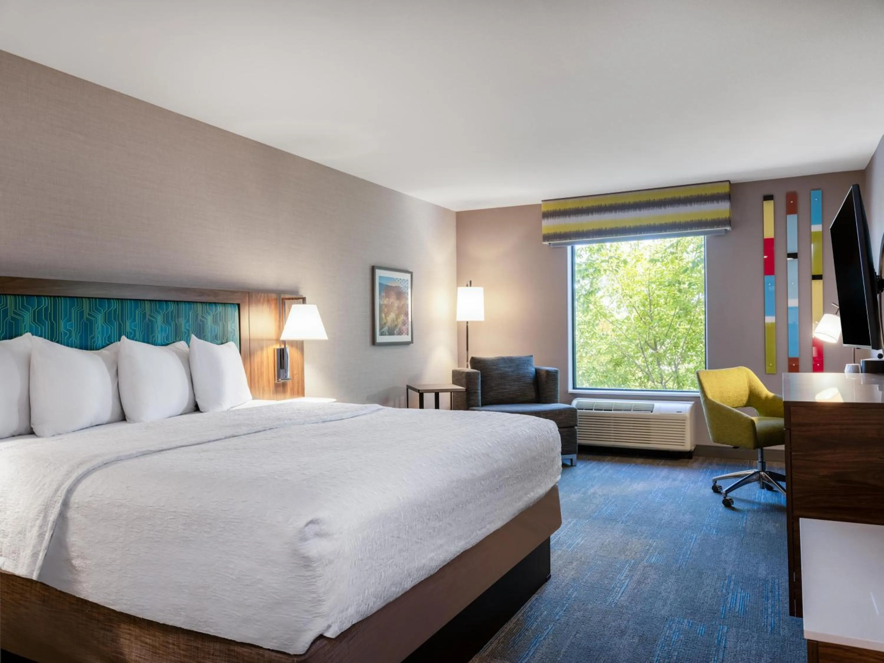 Bed in Hampton Inn & Suites Boise-Meridian