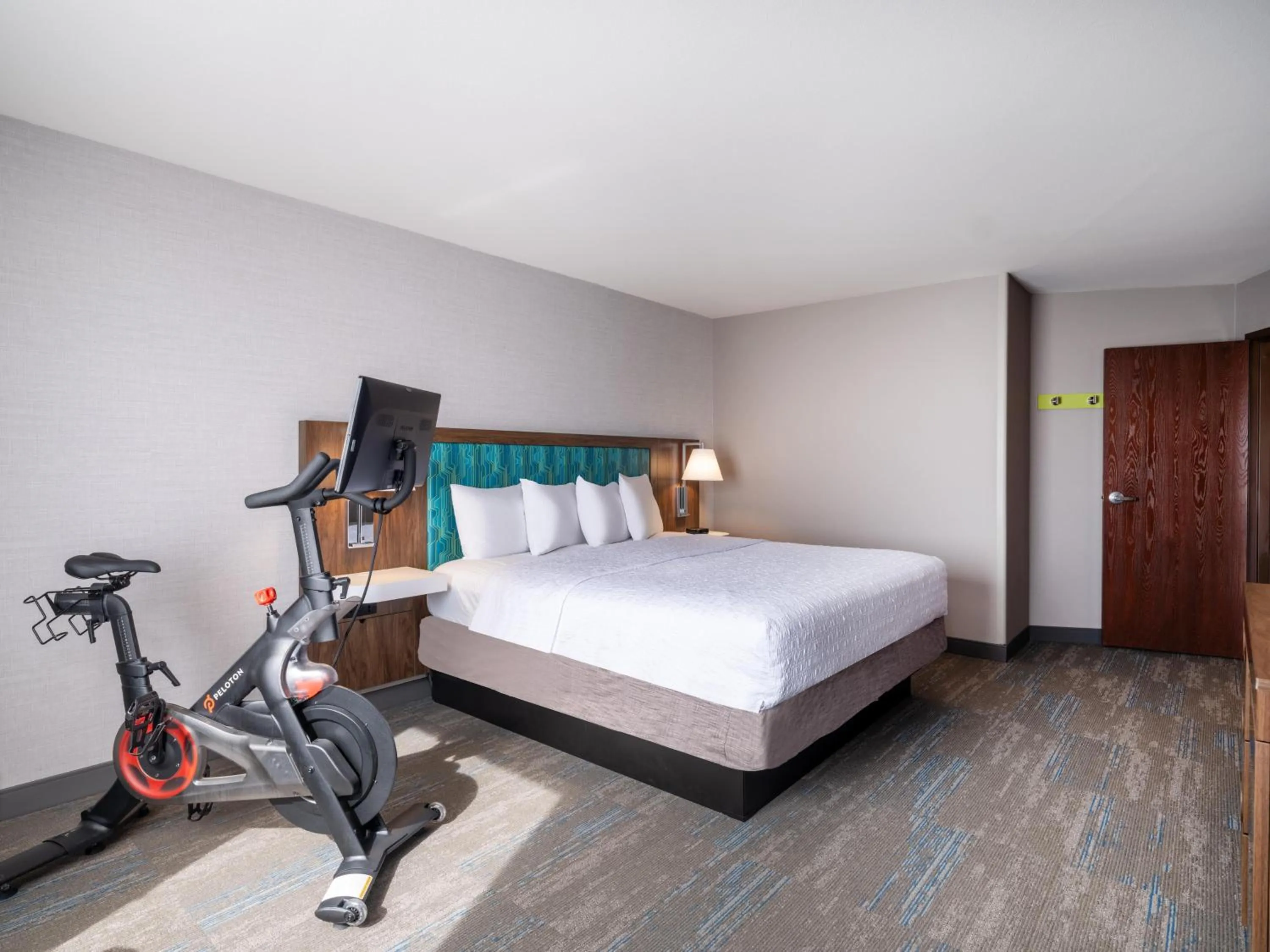 Bed in Hampton Inn & Suites Boise-Meridian