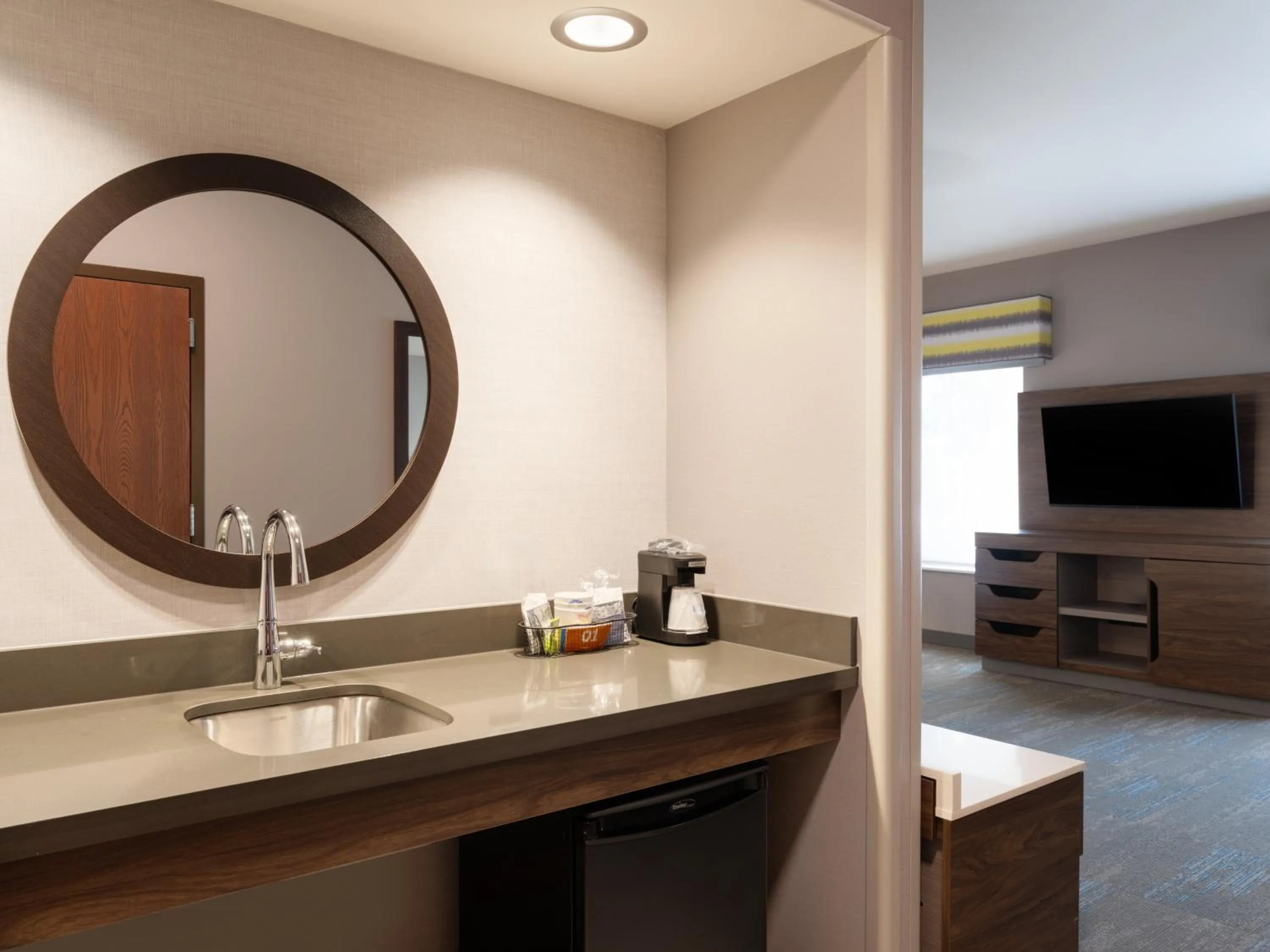 TV and multimedia in Hampton Inn & Suites Boise-Meridian