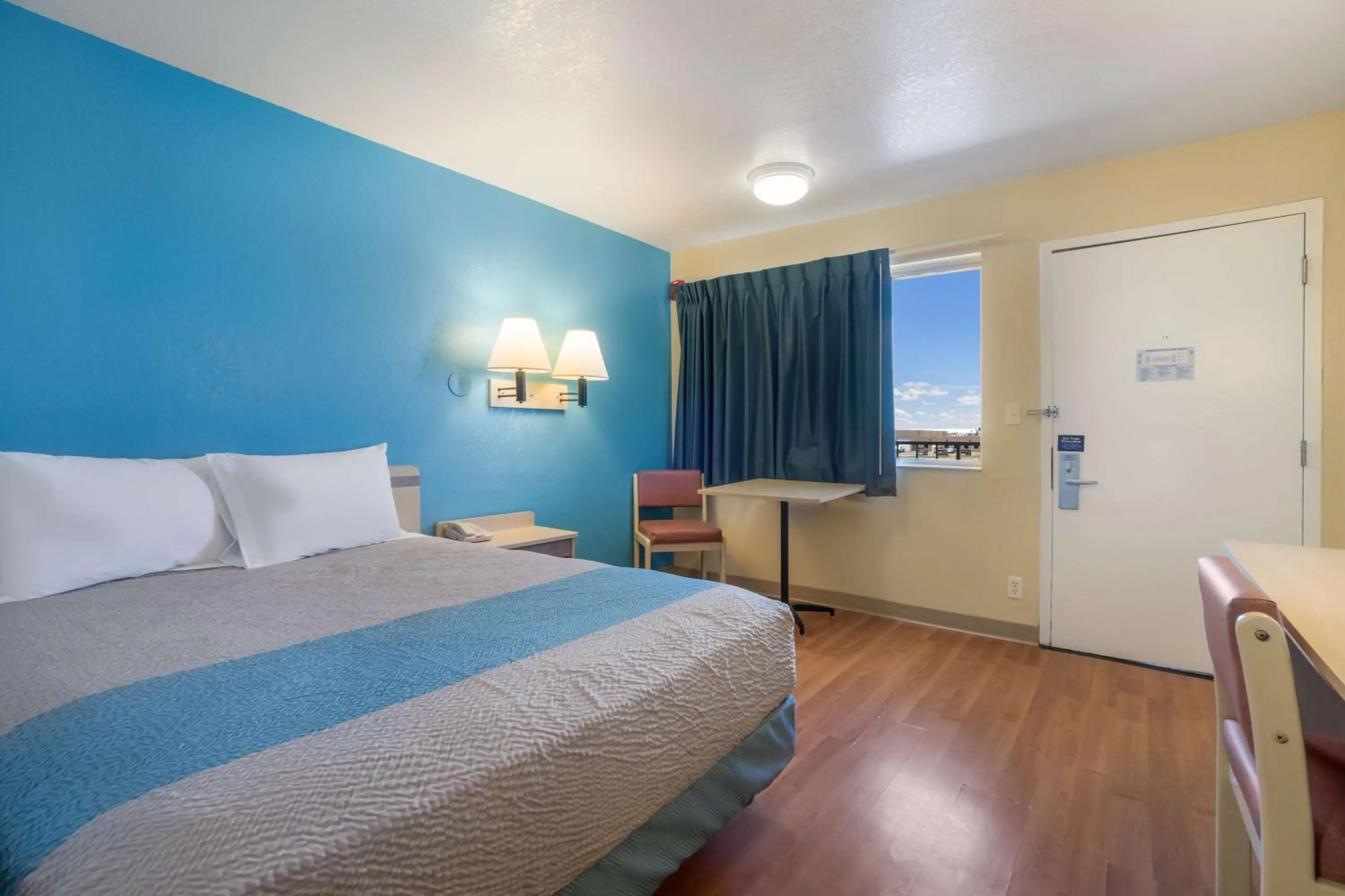 Photo of the whole room, Bed in Motel 6-Grand Junction, CO