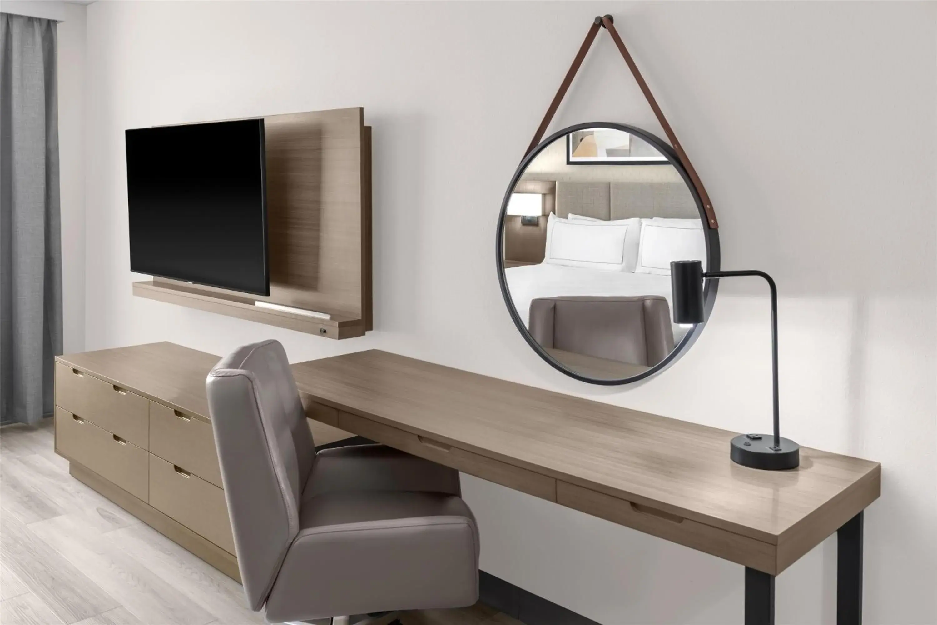 Deluxe King Room with Walk-In Shower and Sofa Bed in DoubleTree by Hilton Springdale Deluxe King Room with Walk-In Shower and Sofa Bed in DoubleTree by Hilton Springdale