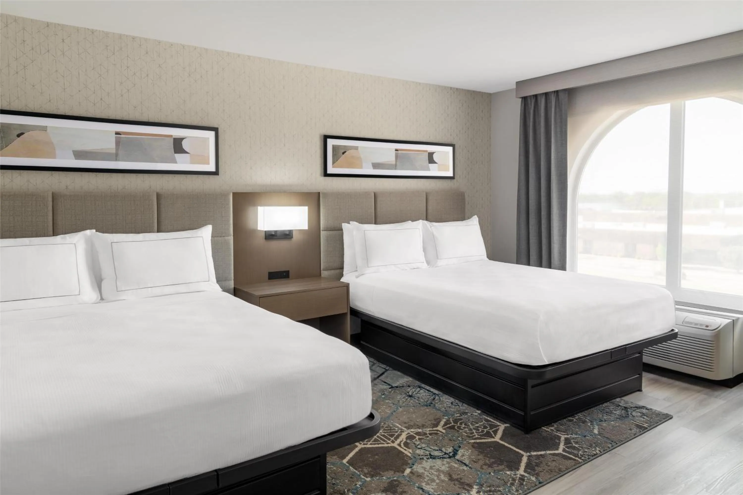 Bed in DoubleTree by Hilton Springdale