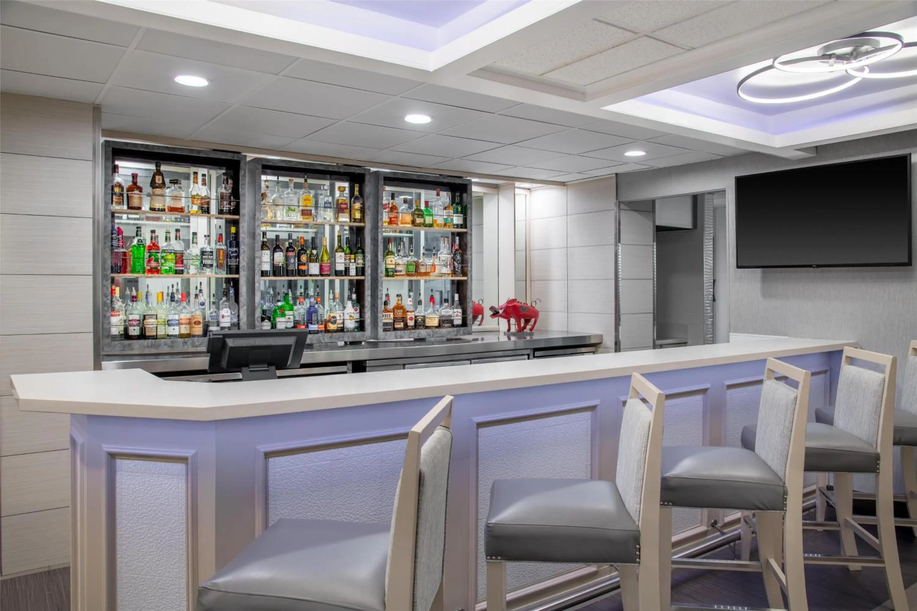 Lounge or bar in DoubleTree by Hilton Springdale