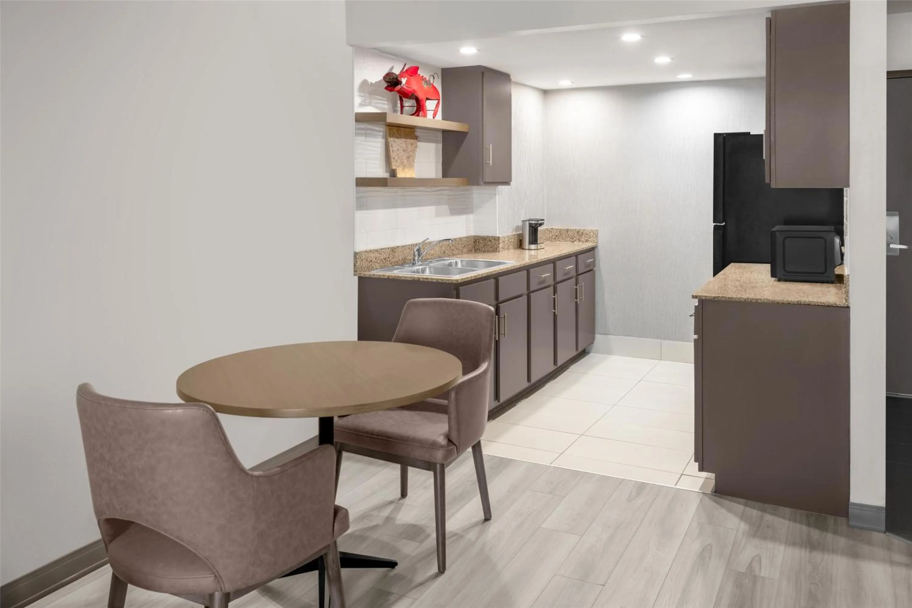 Kitchen or kitchenette in DoubleTree by Hilton Springdale