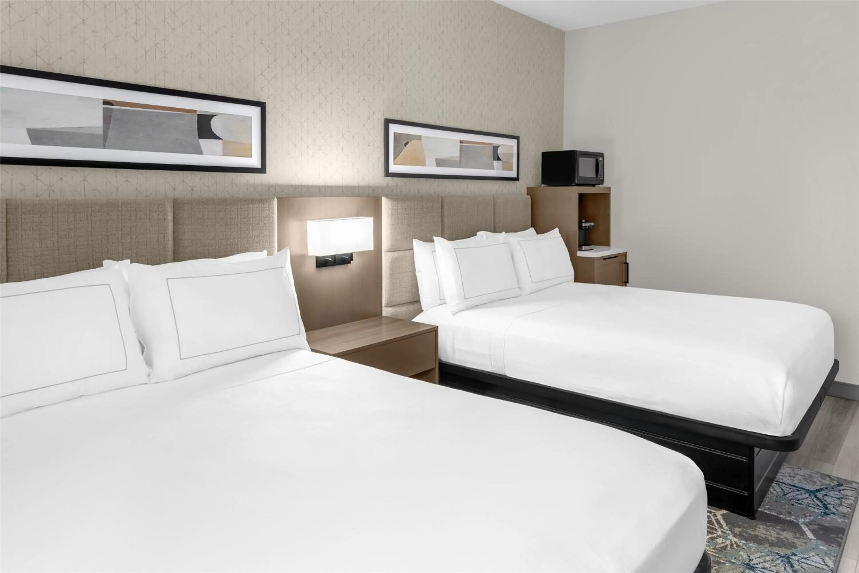 Bed in DoubleTree by Hilton Springdale