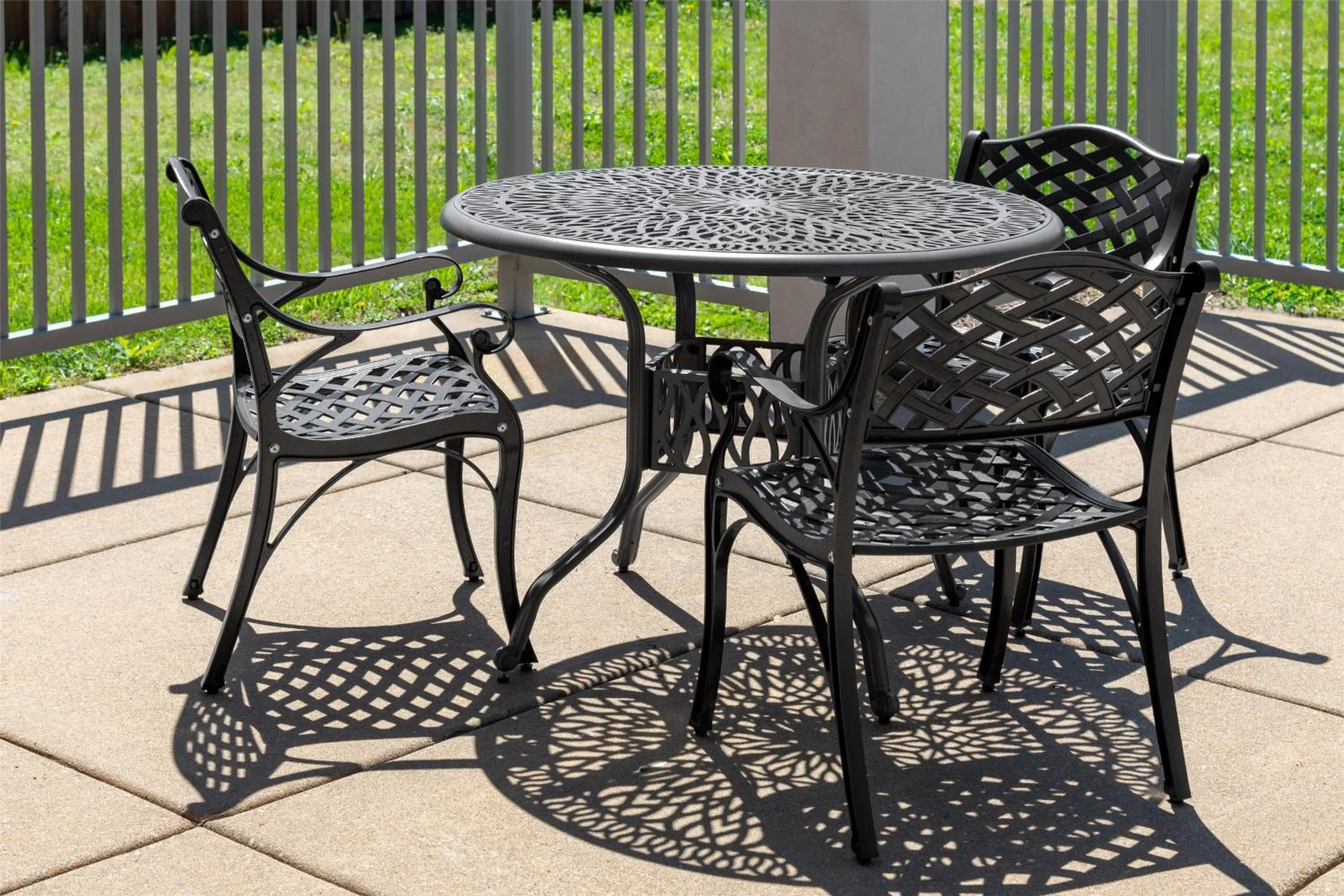 Patio in DoubleTree by Hilton Springdale