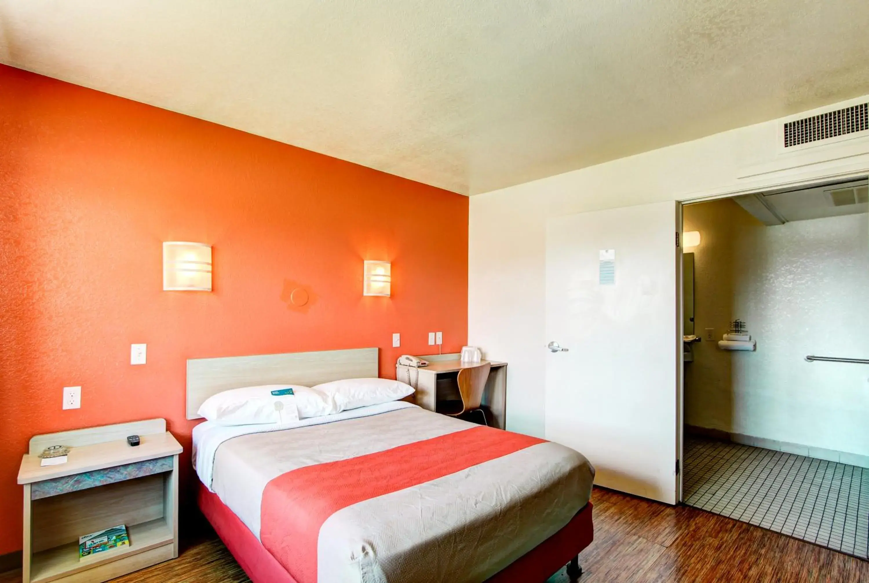 Deluxe Queen Room in Motel 6-Denver, CO - Airport Deluxe Queen Room in Motel 6-Denver, CO - Airport