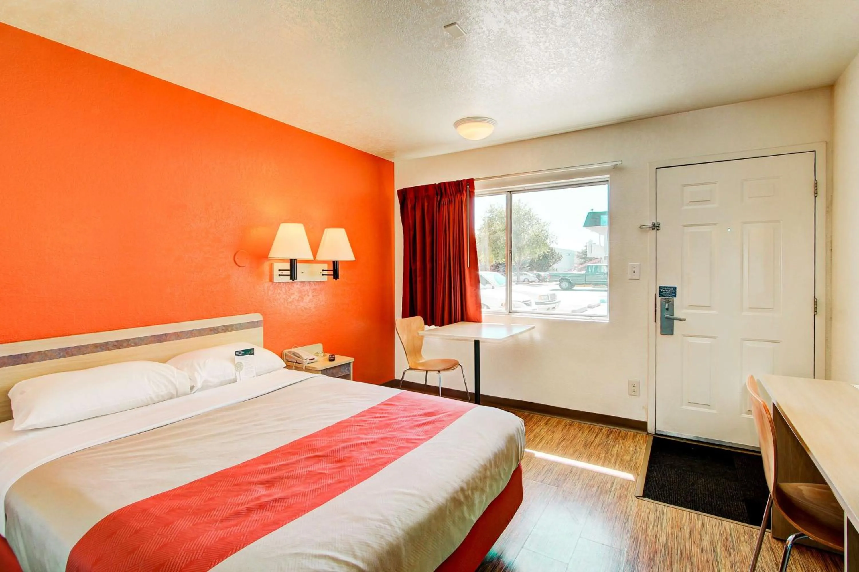 Bedroom, Bed in Motel 6-Denver, CO - Airport