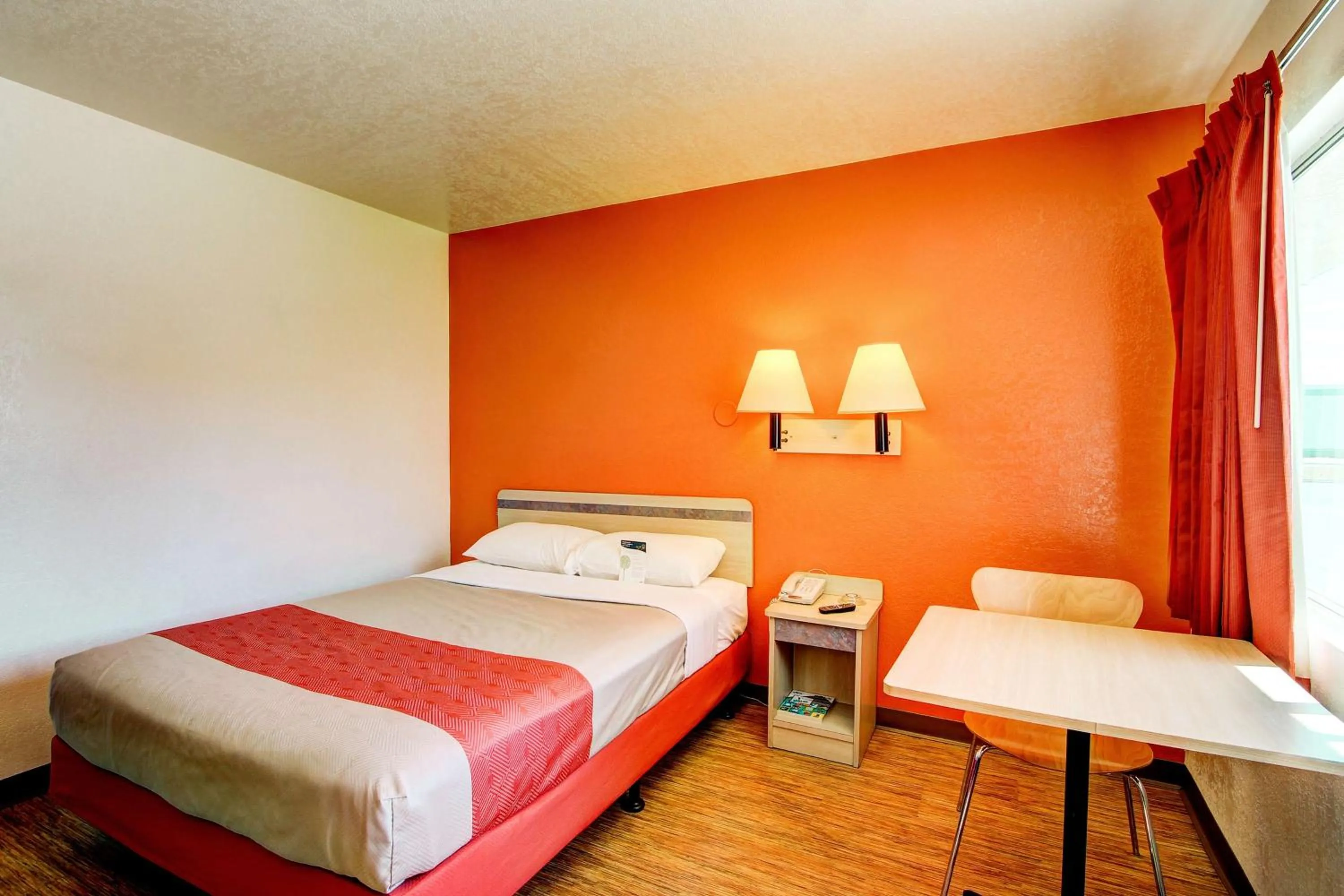 Bedroom, Bed in Motel 6-Denver, CO - Airport