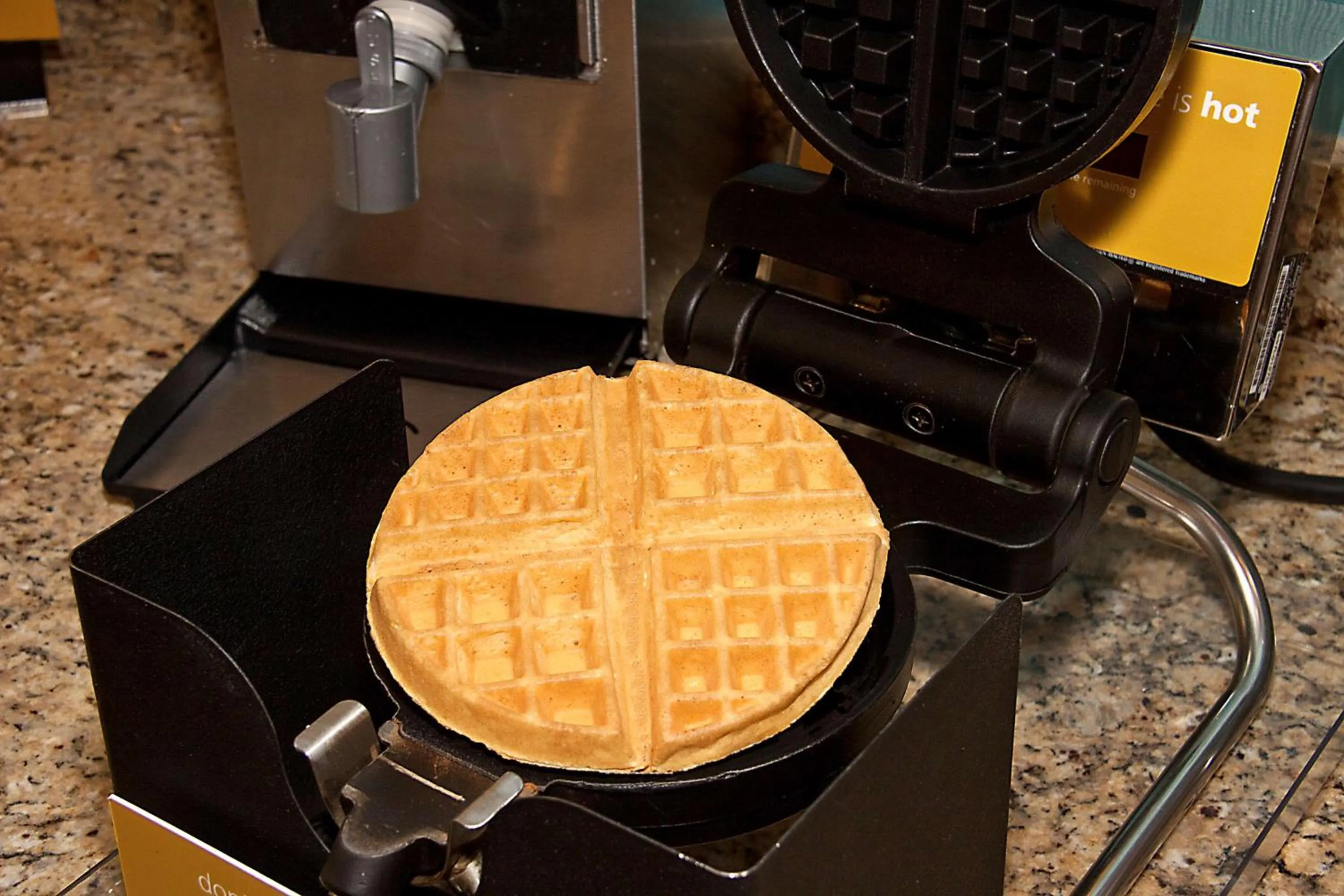 Dining area in Hampton Inn Marion