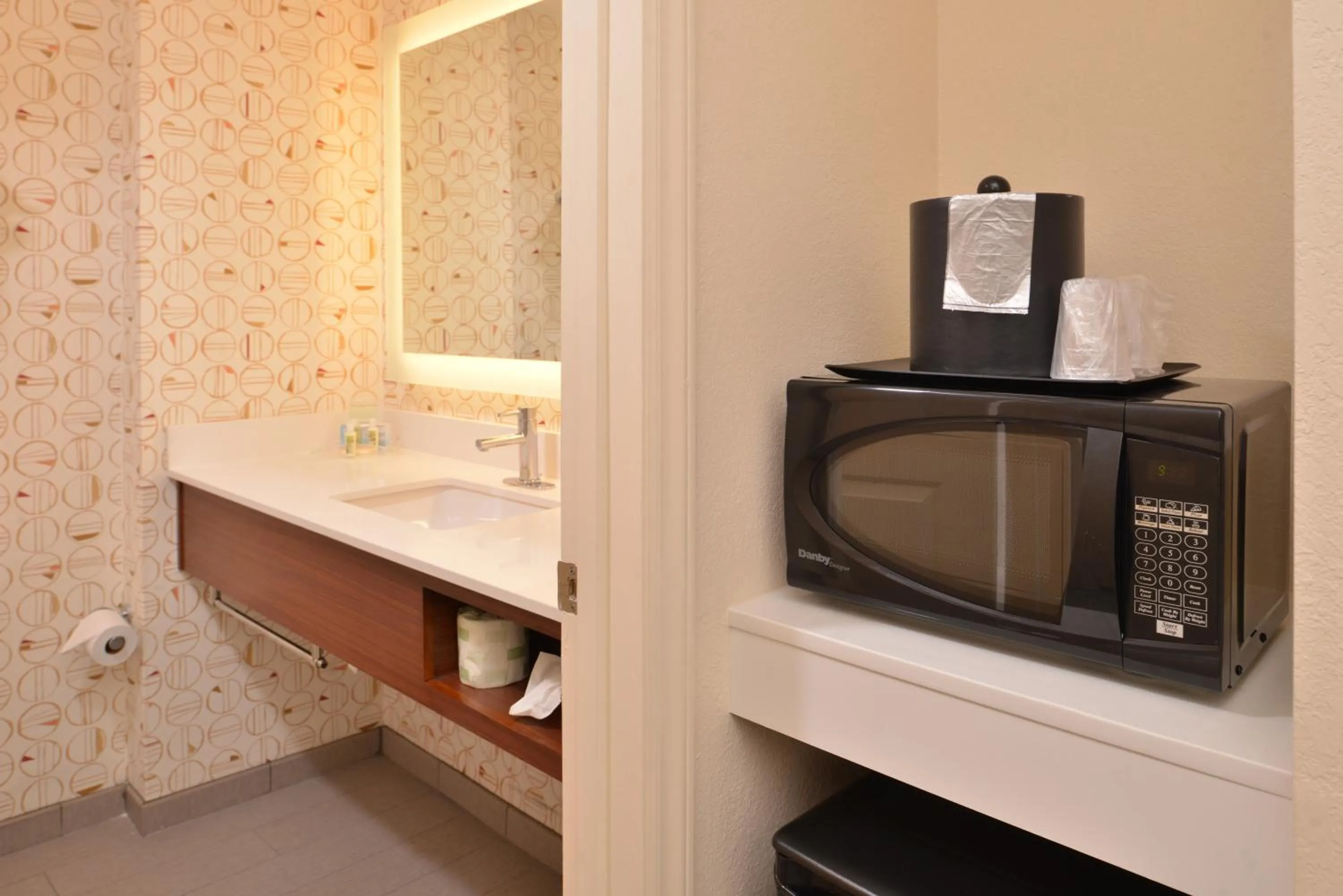 Photo of the whole room in Holiday Inn & Suites Raleigh Cary by IHG