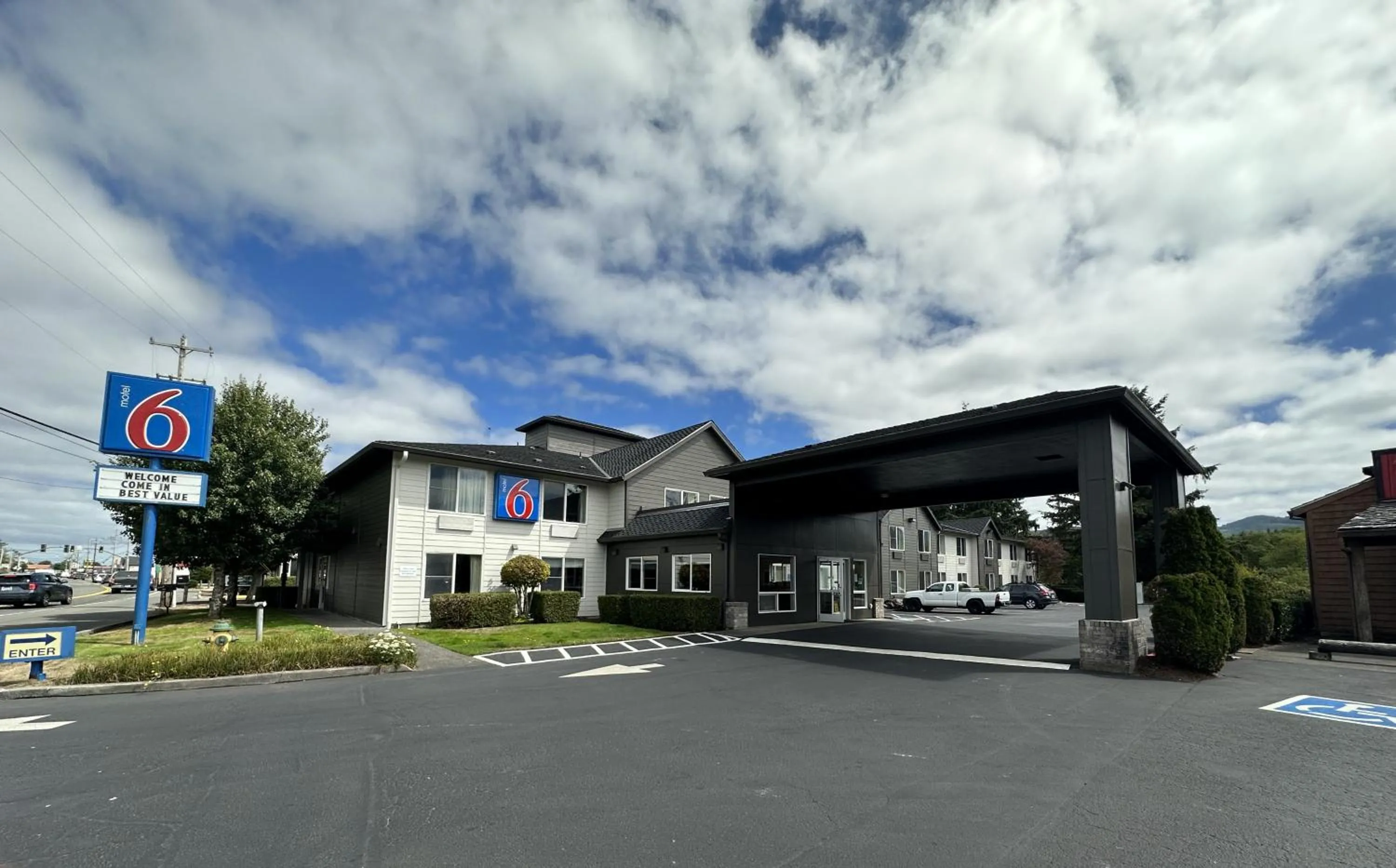 Property building in Motel 6-Seaside, OR