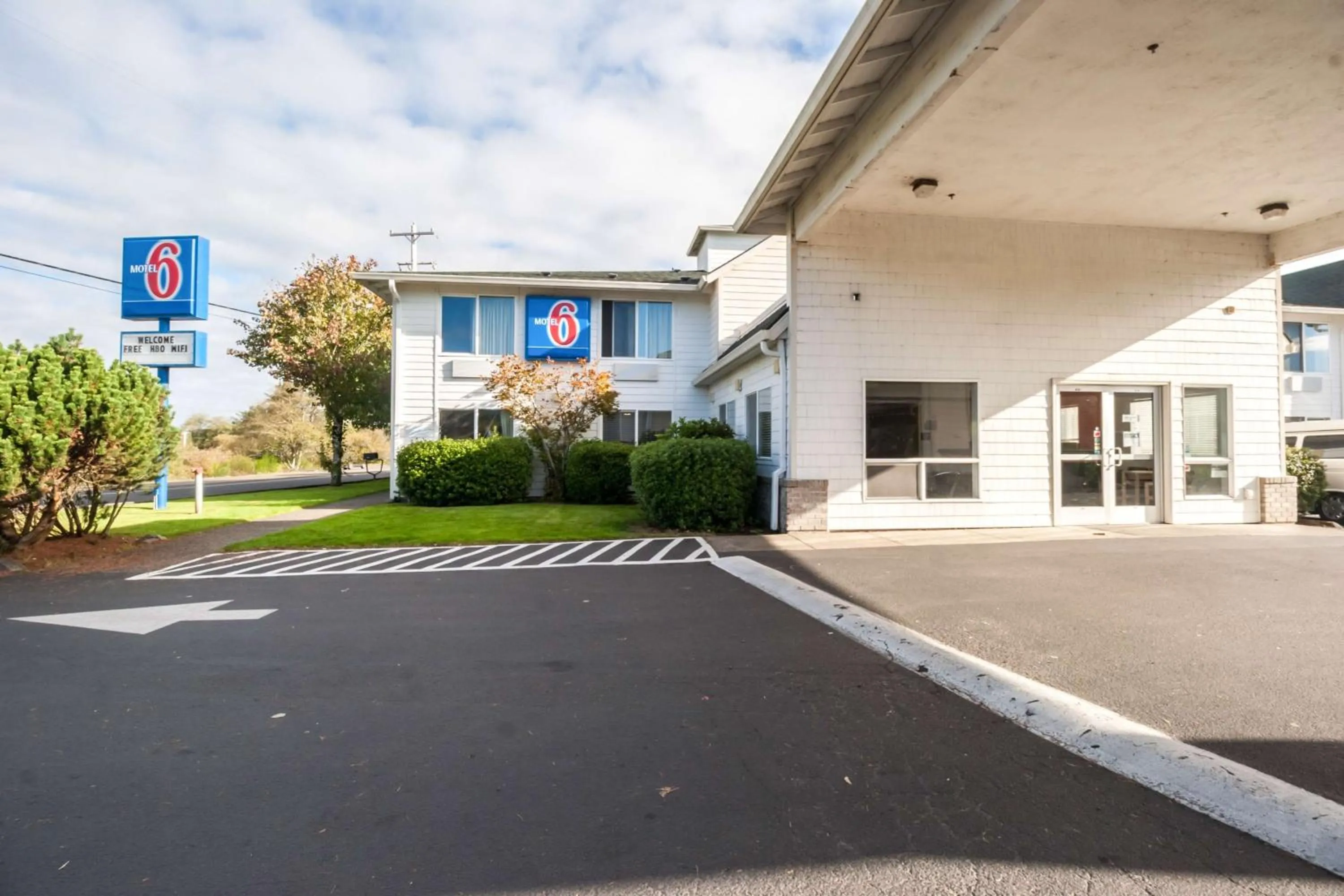 Property building in Motel 6-Seaside, OR